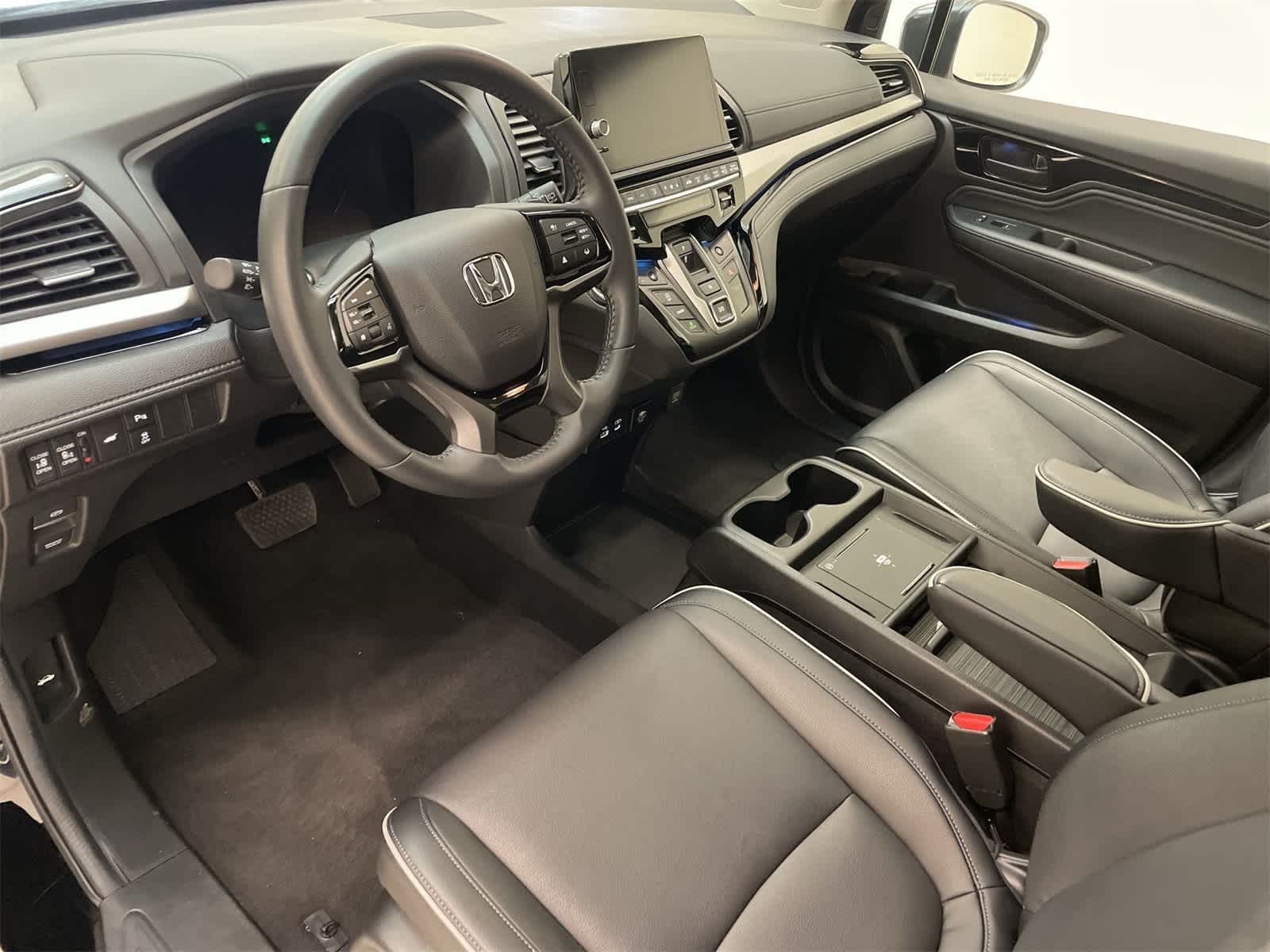 2025 Honda Odyssey Touring photo 2