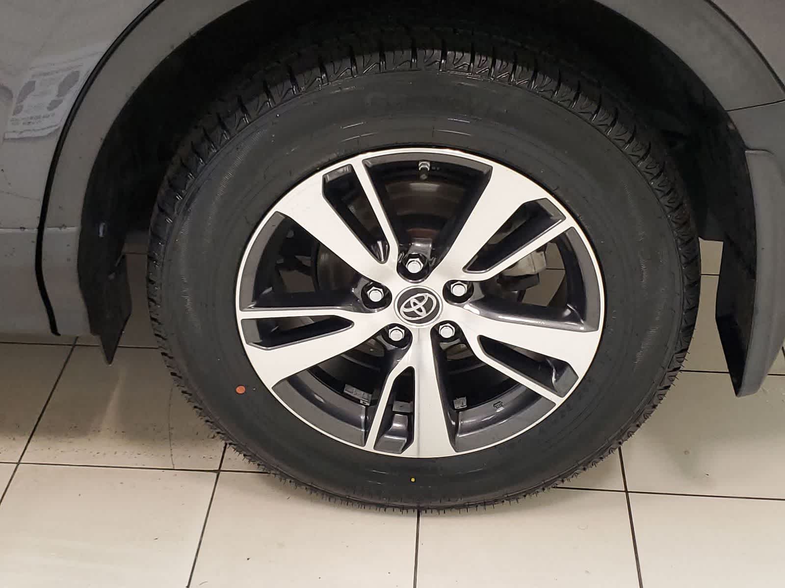 Thumbnail: 2018 Toyota RAV4 - 22