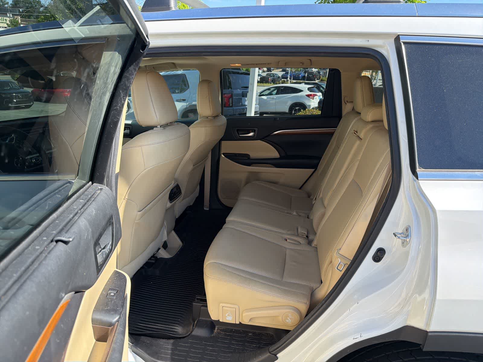 Thumbnail: 2017 Toyota Highlander - 15