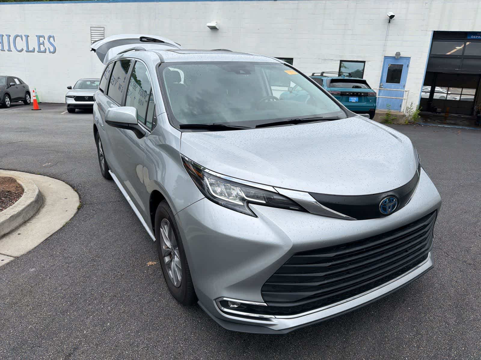 Thumbnail: 2023 Toyota Sienna - 14