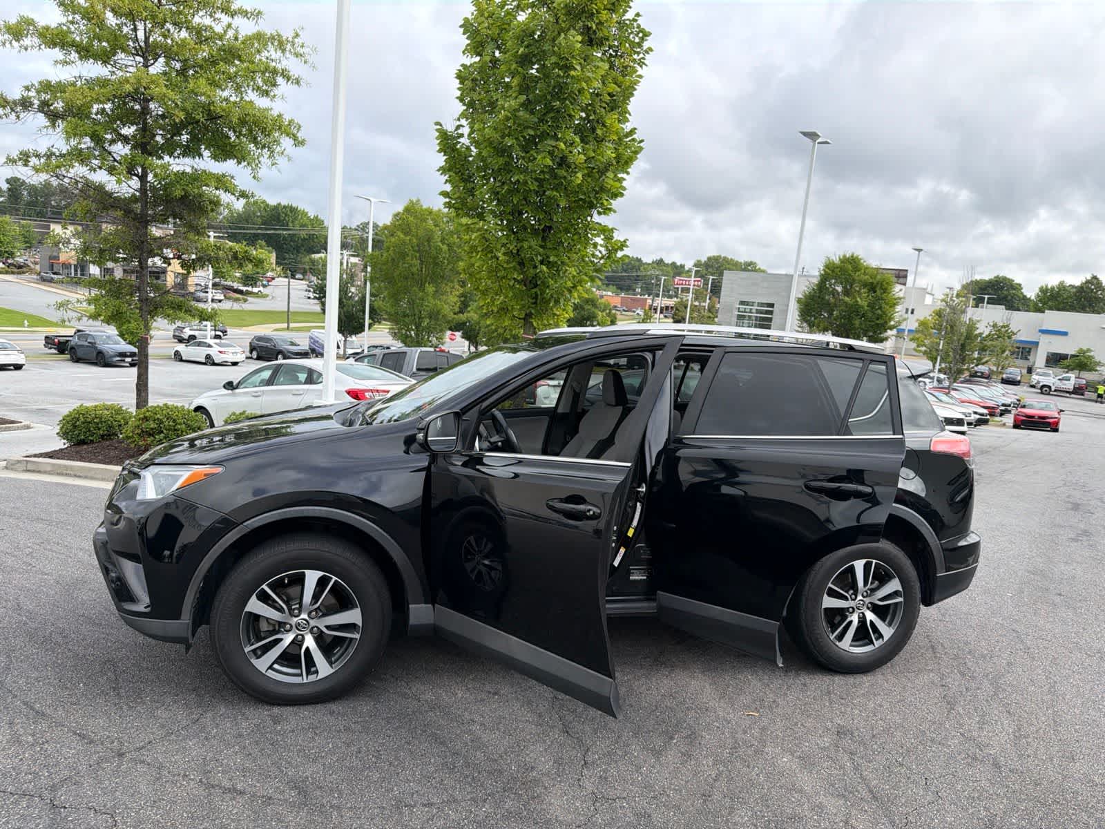 Thumbnail: 2018 Toyota RAV4 - 18