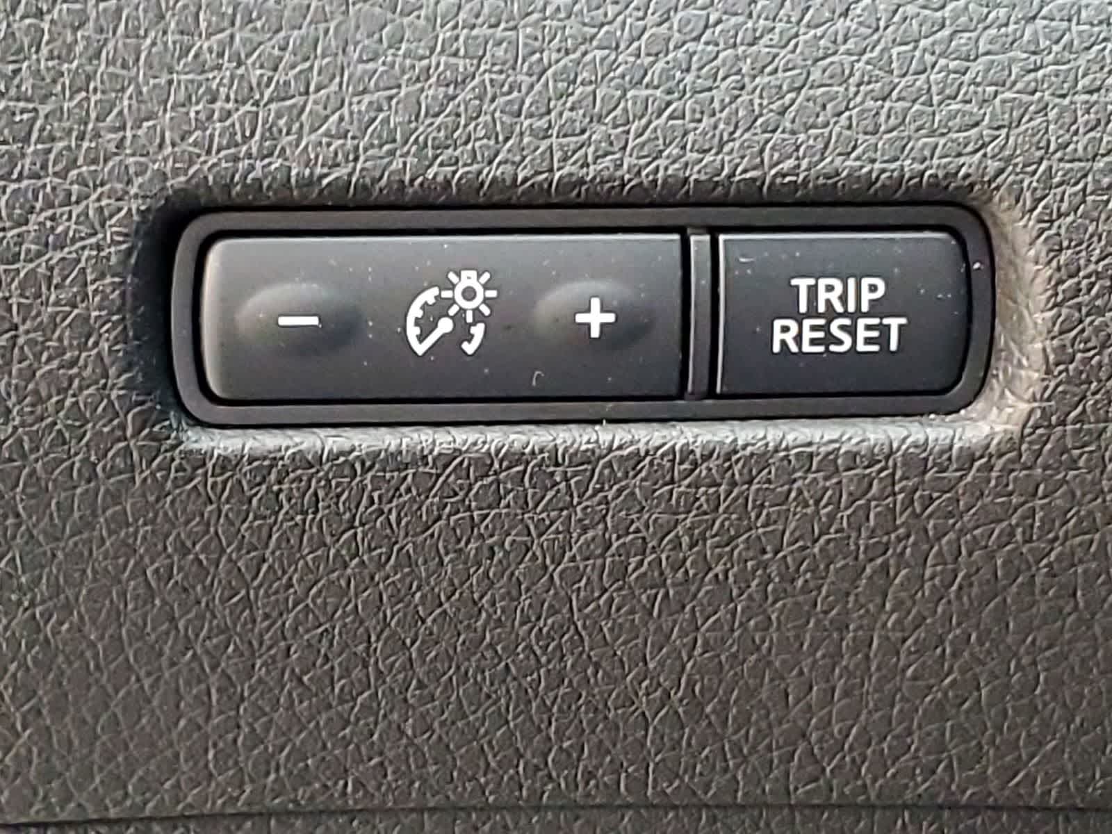 Thumbnail: 2018 Nissan Rogue - 28