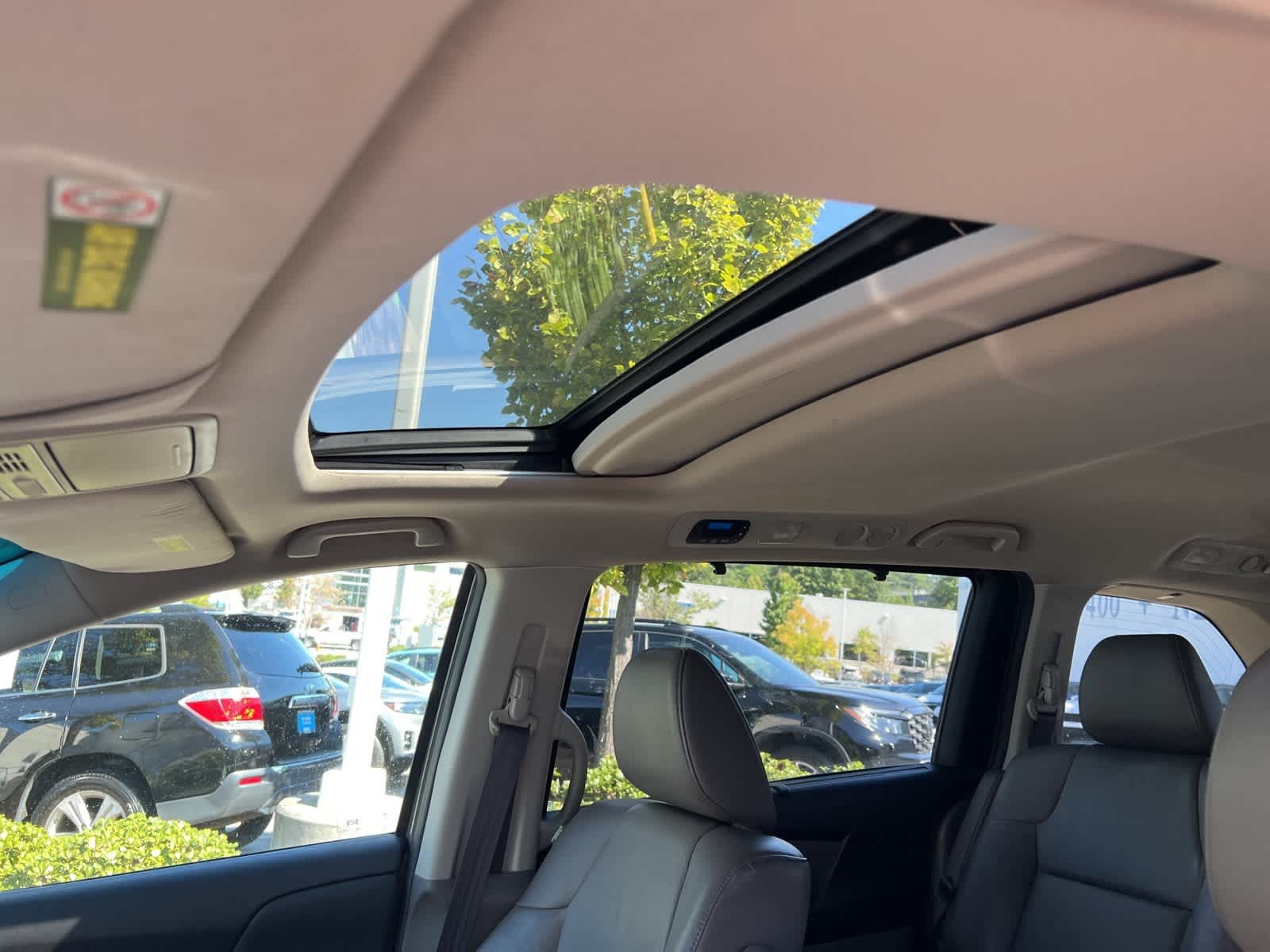 Thumbnail: 2011 Honda Odyssey - 19