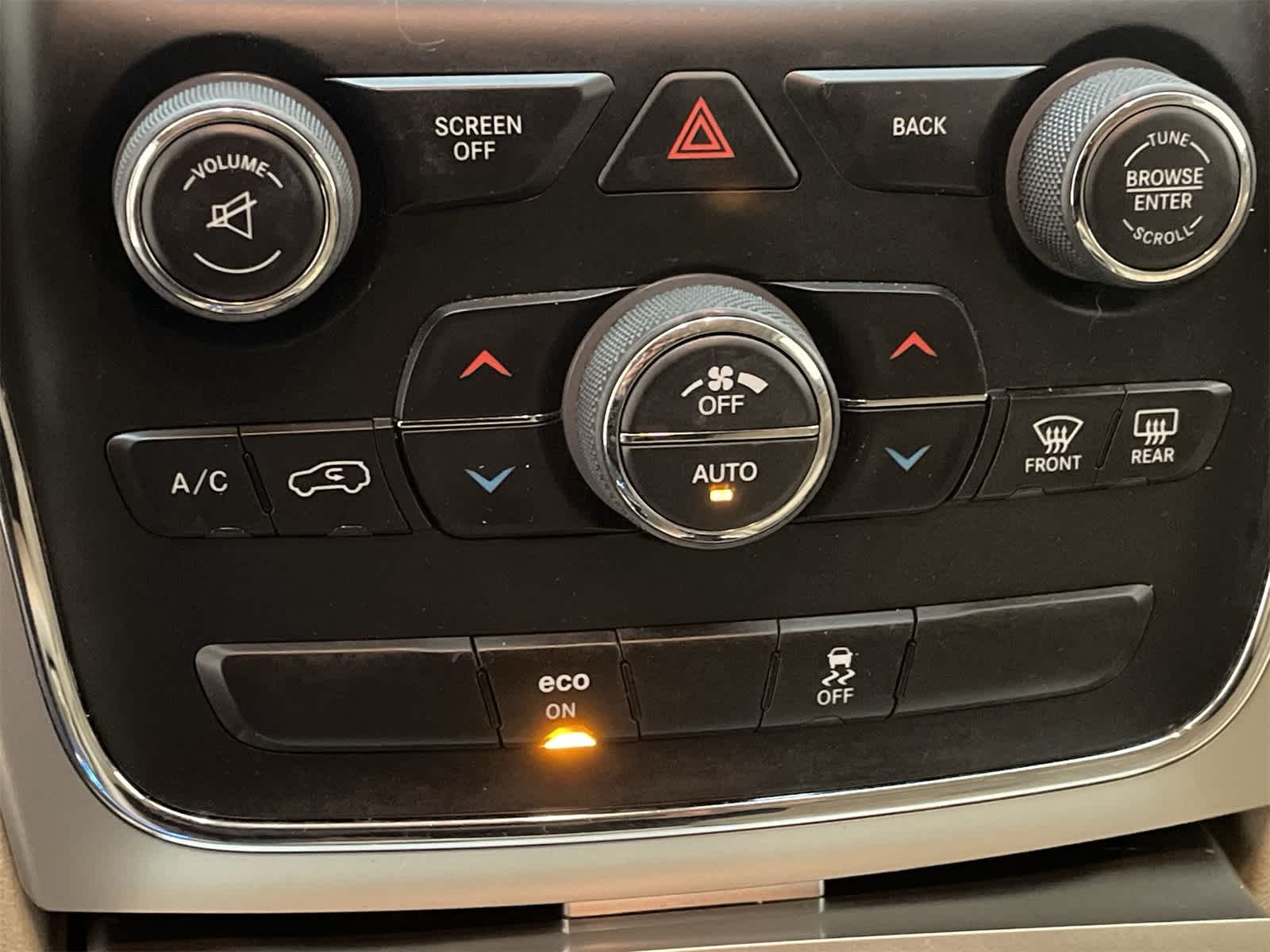 Thumbnail: 2014 Jeep Grand Cherokee - 27