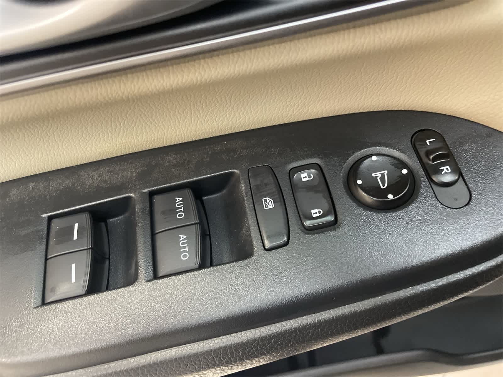 Thumbnail: 2019 Honda CR-V - 17