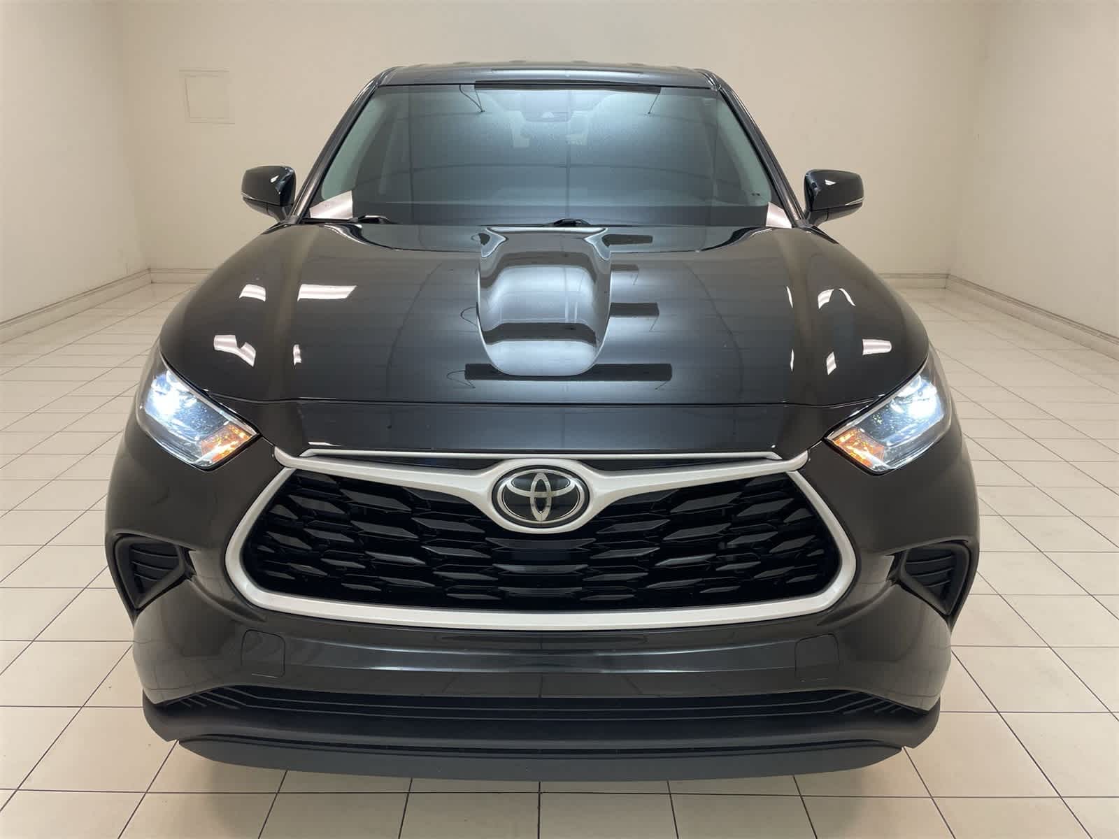 Thumbnail: 2022 Toyota Highlander - 22