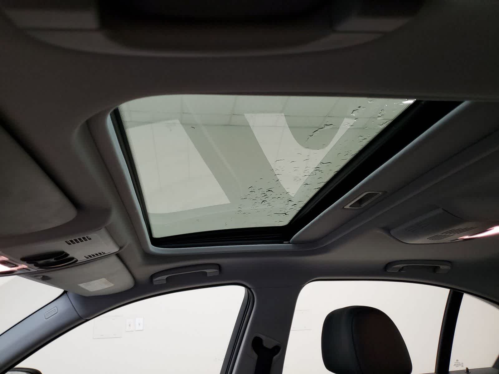 Thumbnail: 2011 BMW 3 Series - 3