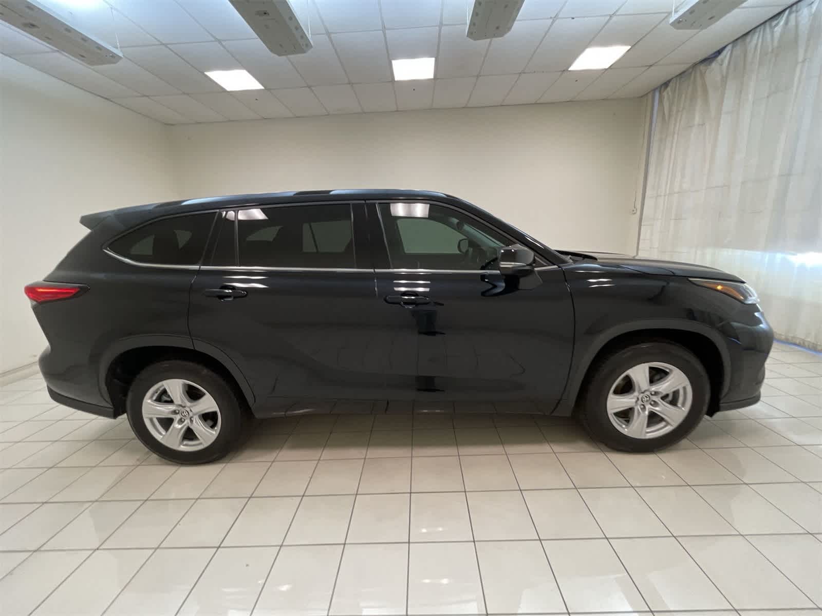 Thumbnail: 2022 Toyota Highlander - 24