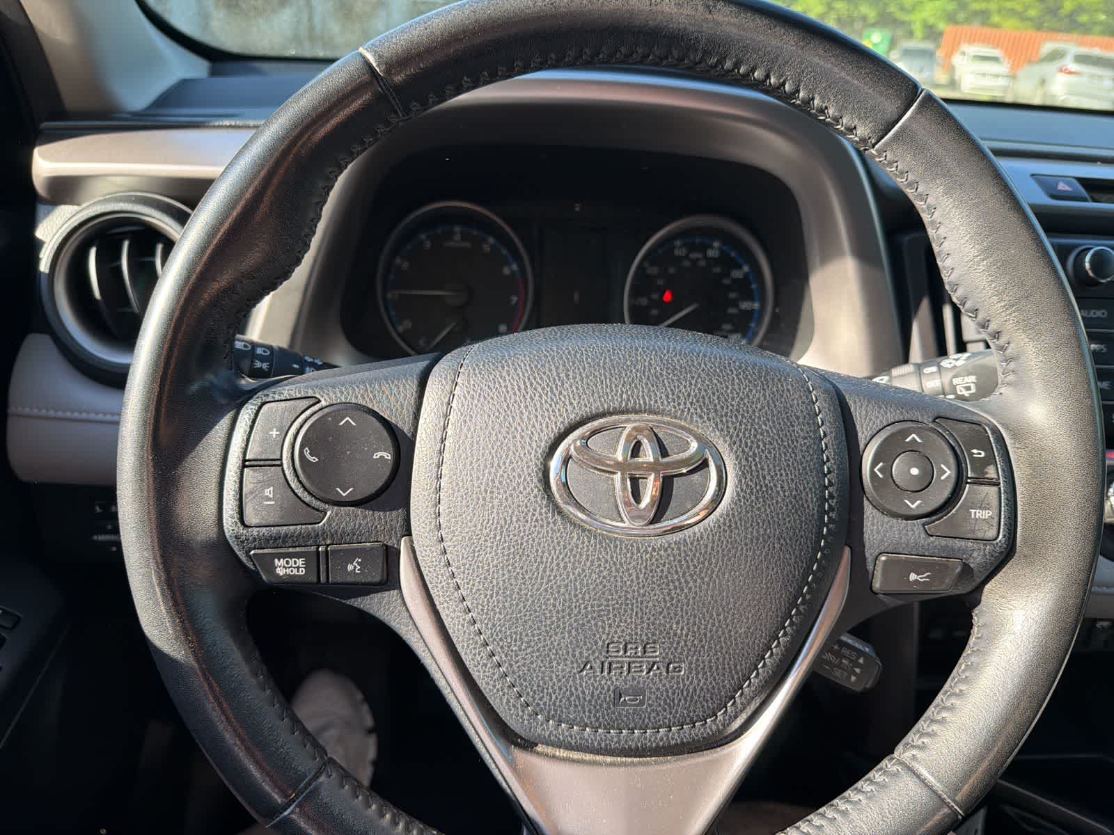 Thumbnail: 2018 Toyota RAV4 - 21