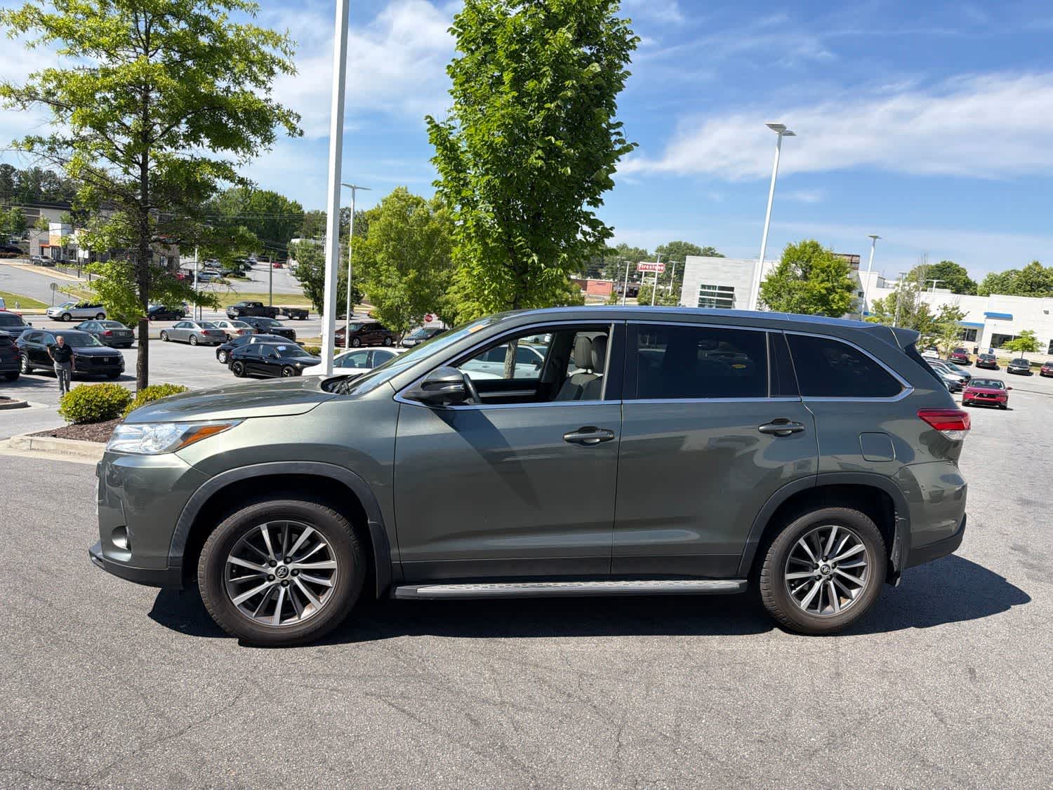 Thumbnail: 2019 Toyota Highlander - 5