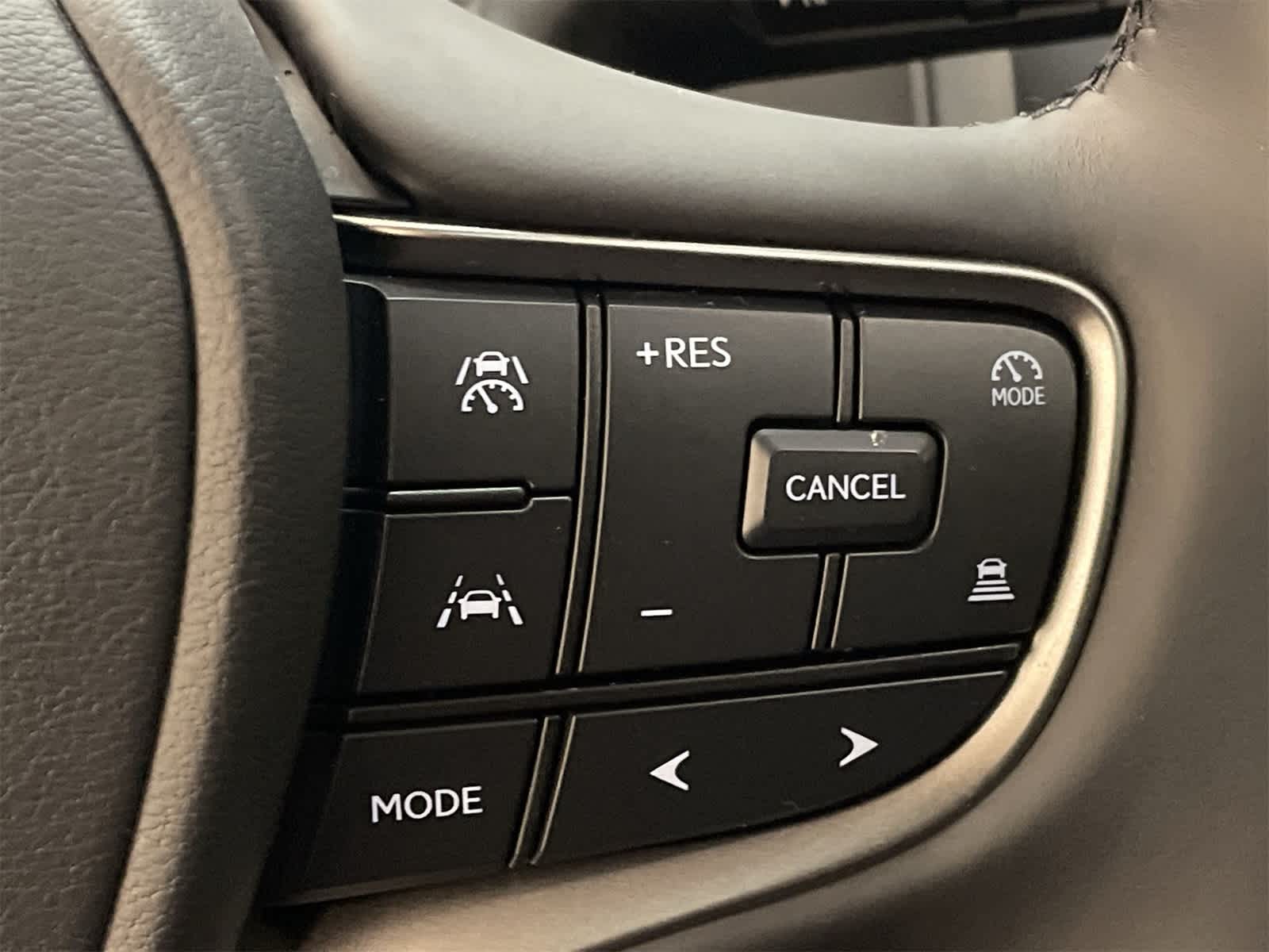 Thumbnail: 2025 Lexus UX - 13