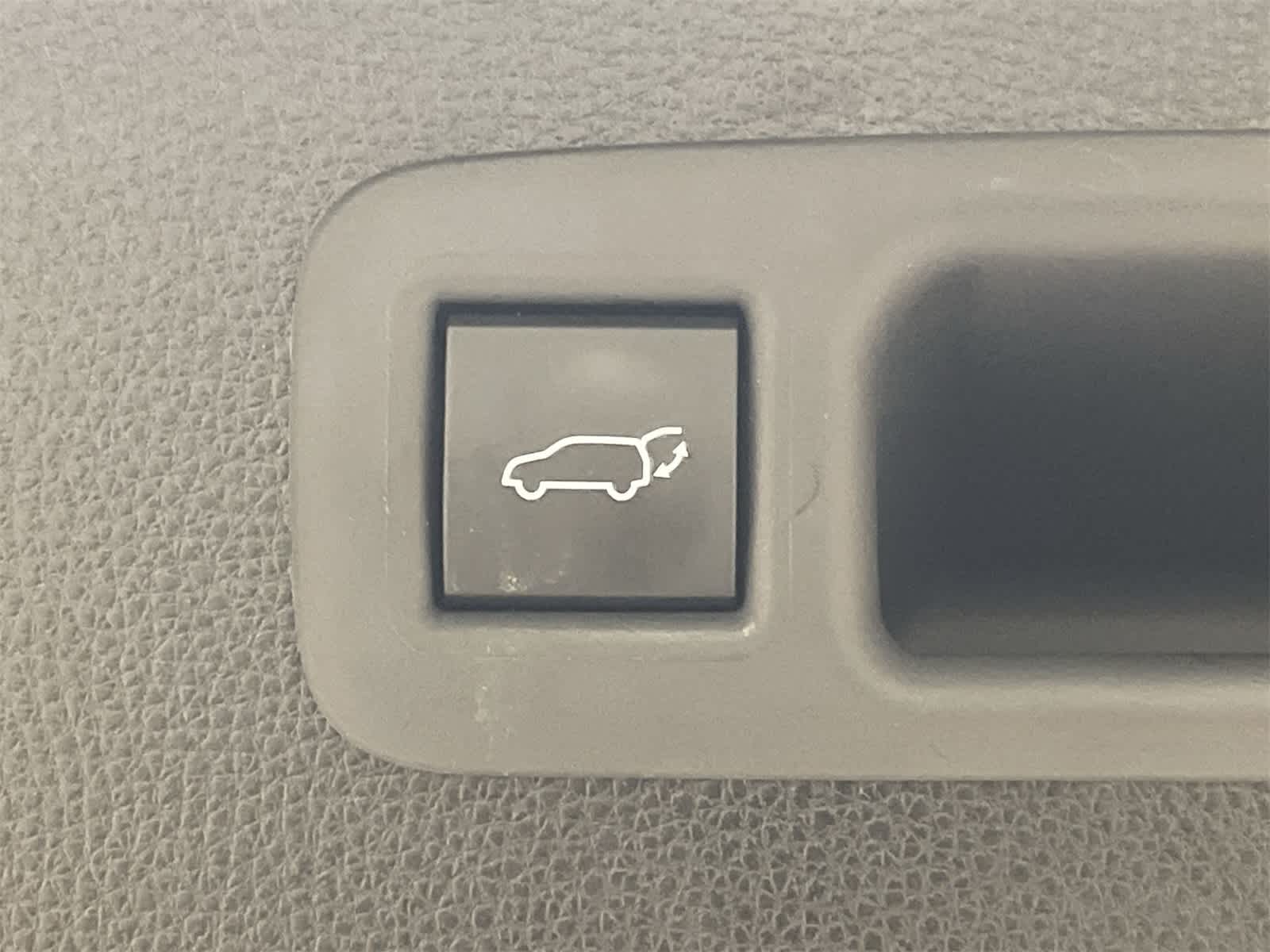 Thumbnail: 2023 Toyota Highlander - 21