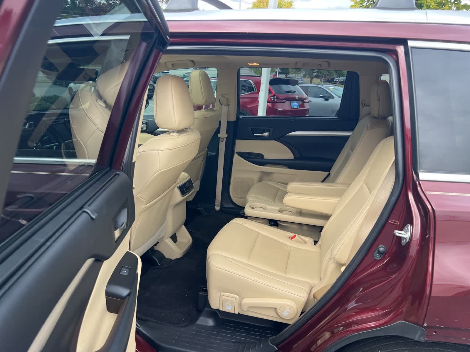 Thumbnail: 2019 Toyota Highlander - 15