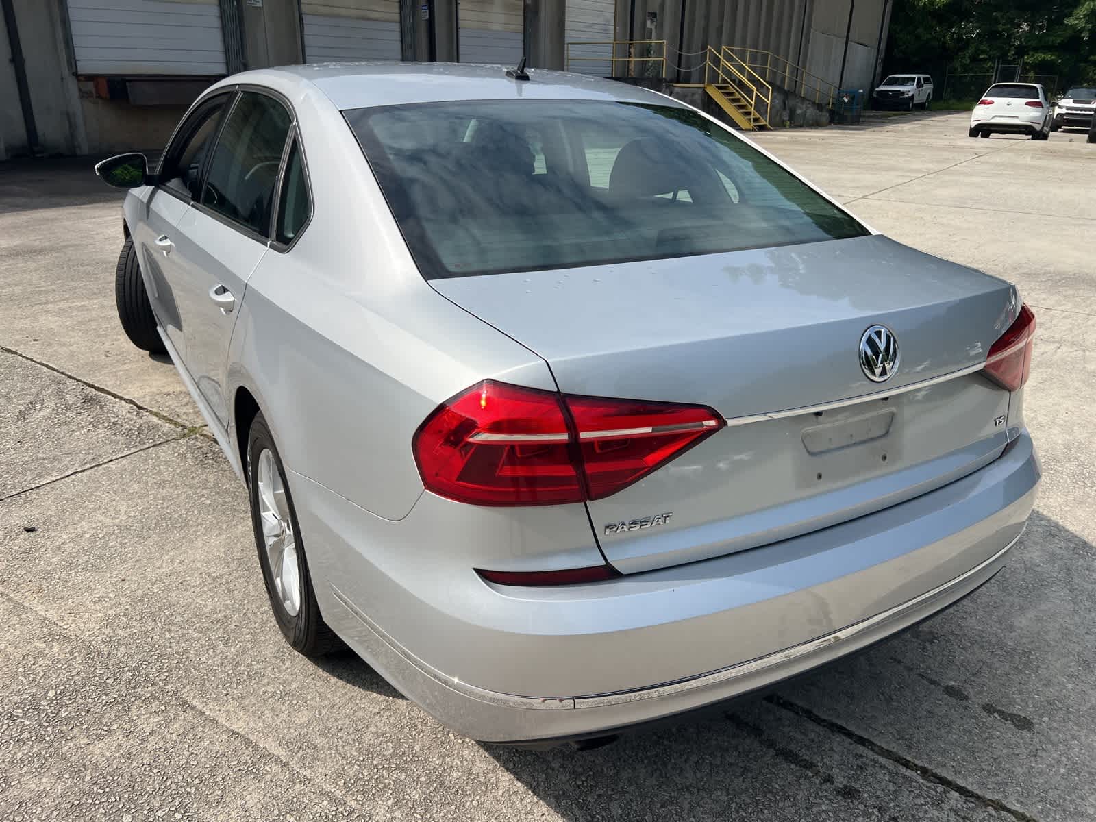 Thumbnail: 2016 Volkswagen Passat - 8