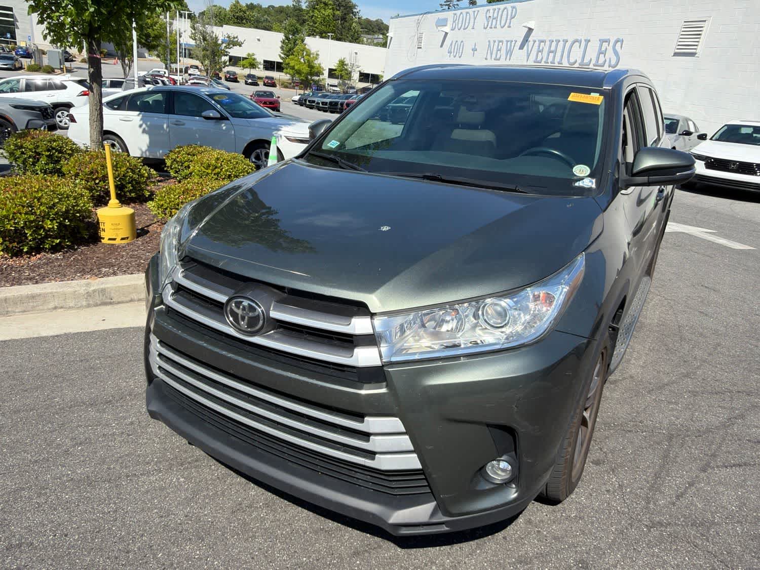 Thumbnail: 2019 Toyota Highlander - 12