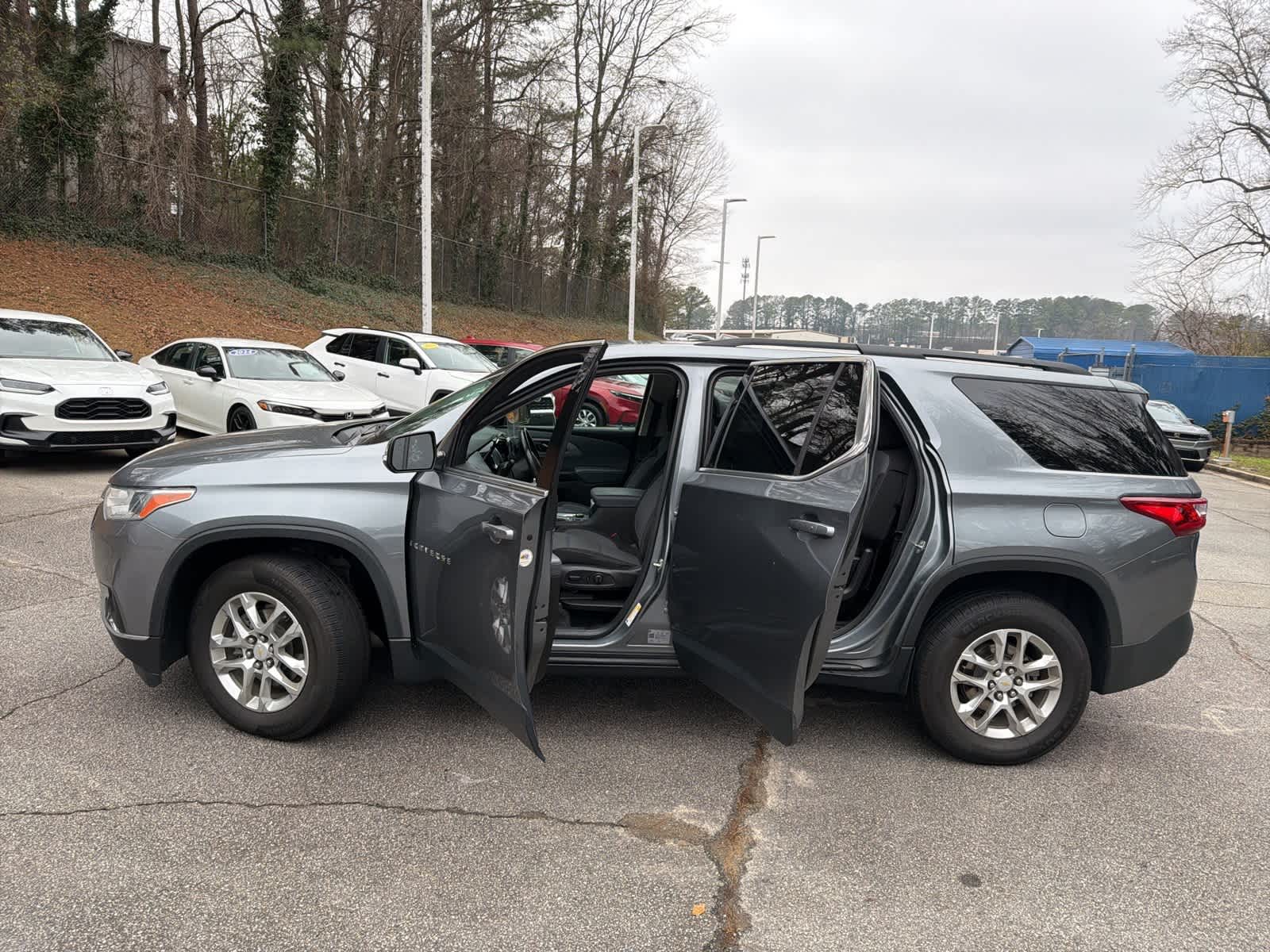 Thumbnail: 2021 Chevrolet Traverse - 17