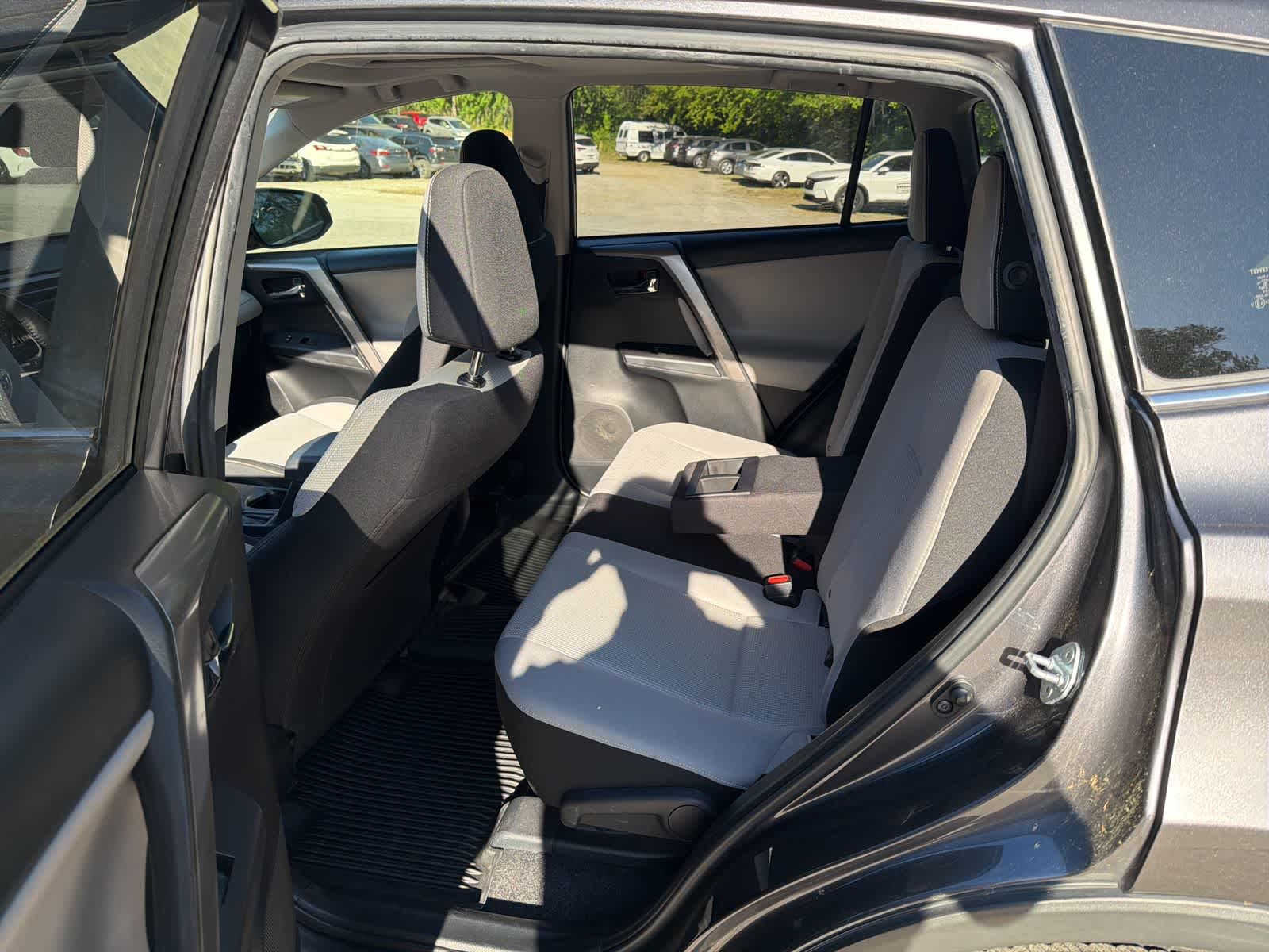 Thumbnail: 2018 Toyota RAV4 - 15