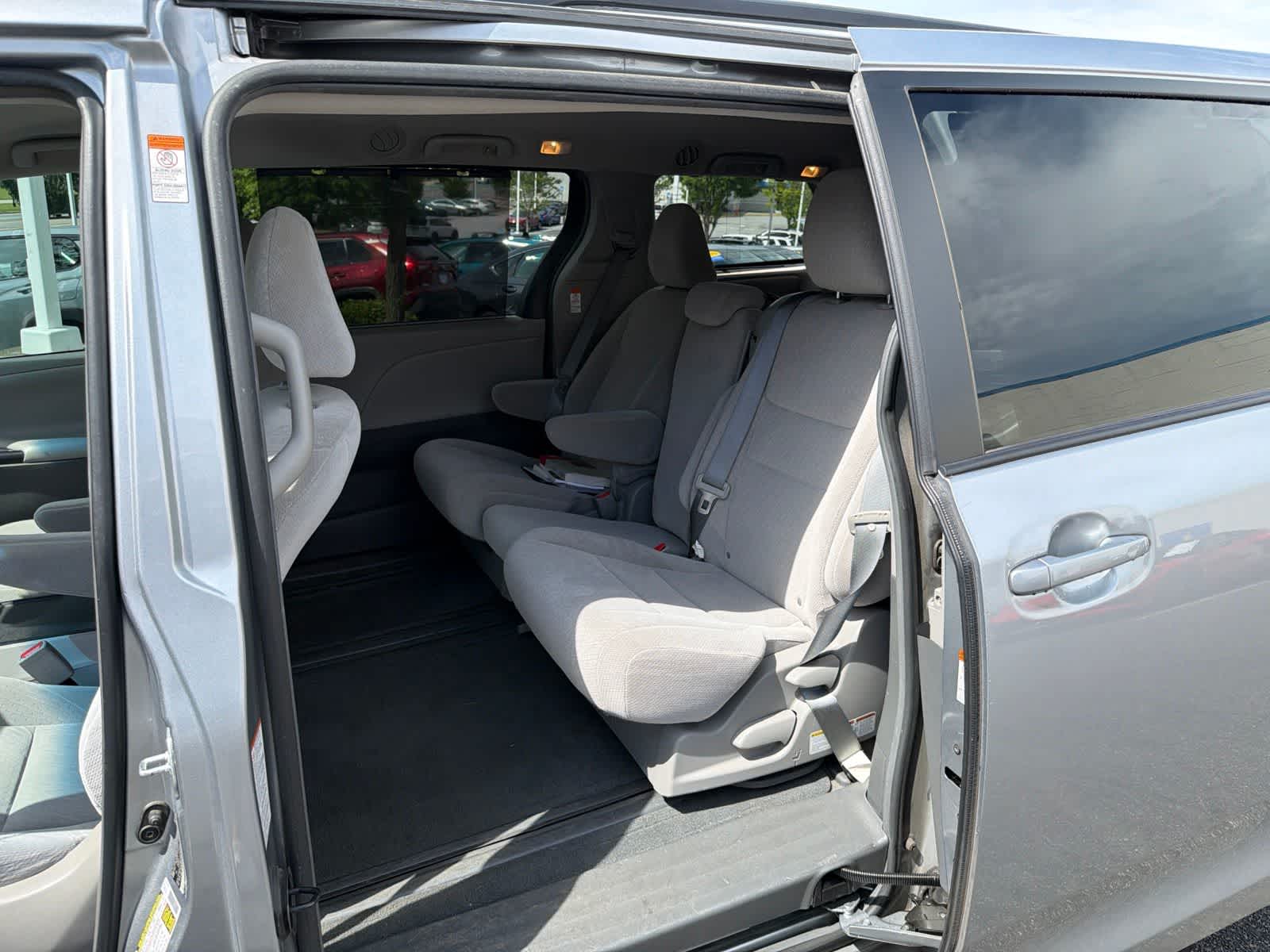 Thumbnail: 2016 Toyota Sienna - 16