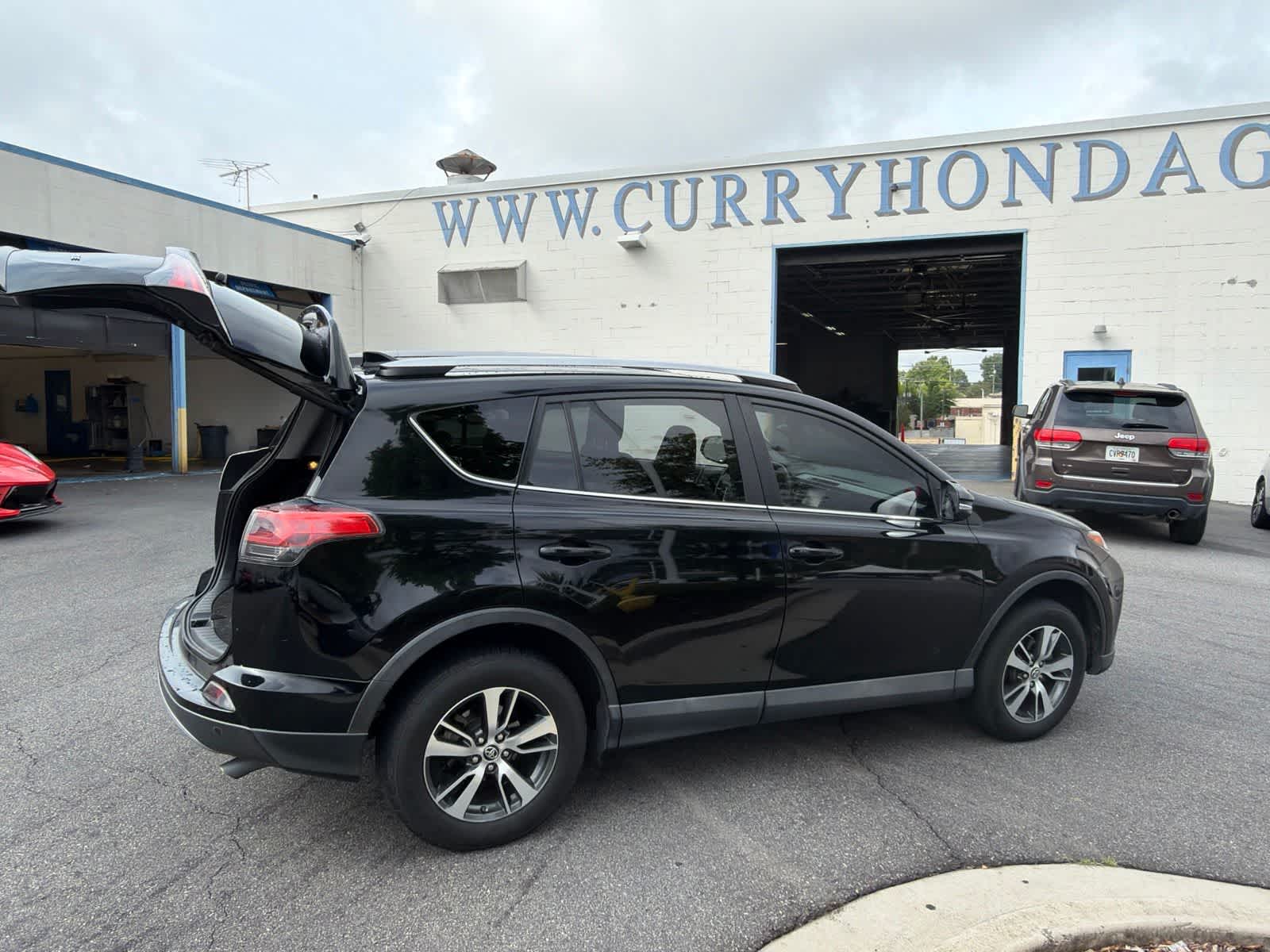 Thumbnail: 2018 Toyota RAV4 - 12