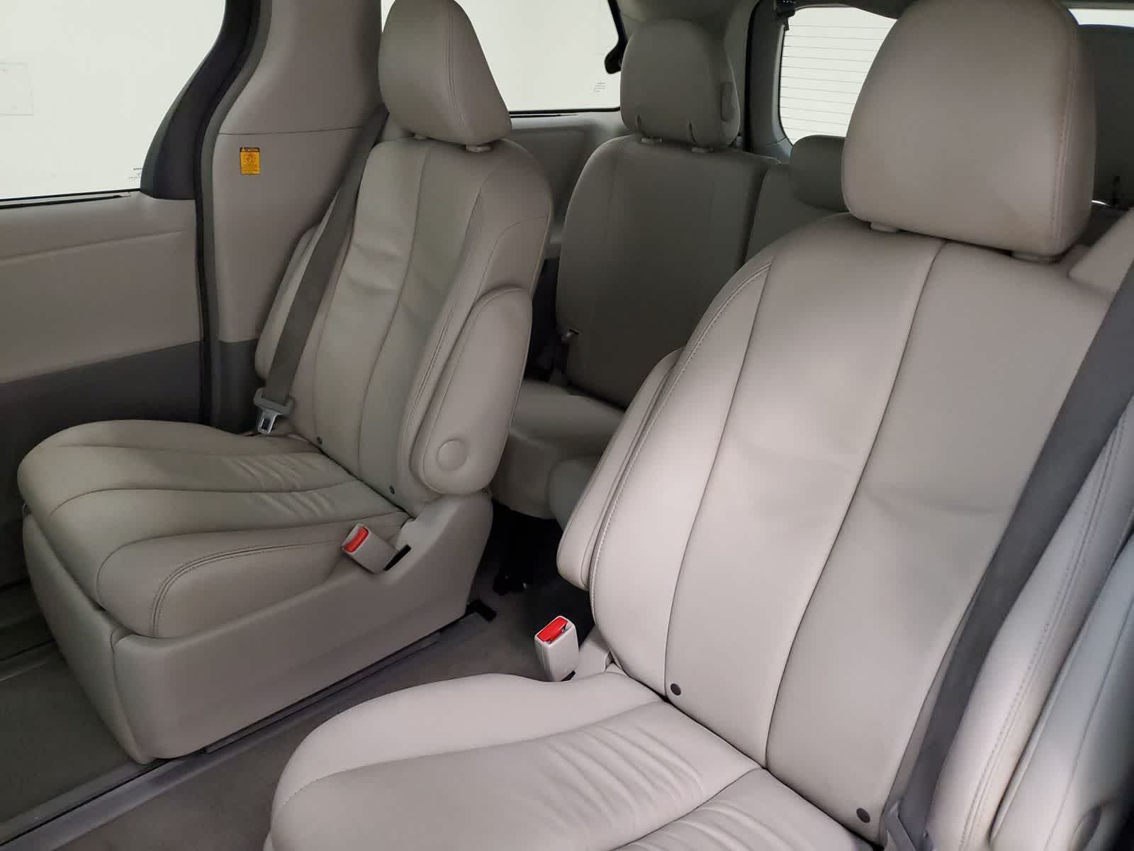 Thumbnail: 2013 Toyota Sienna - 19