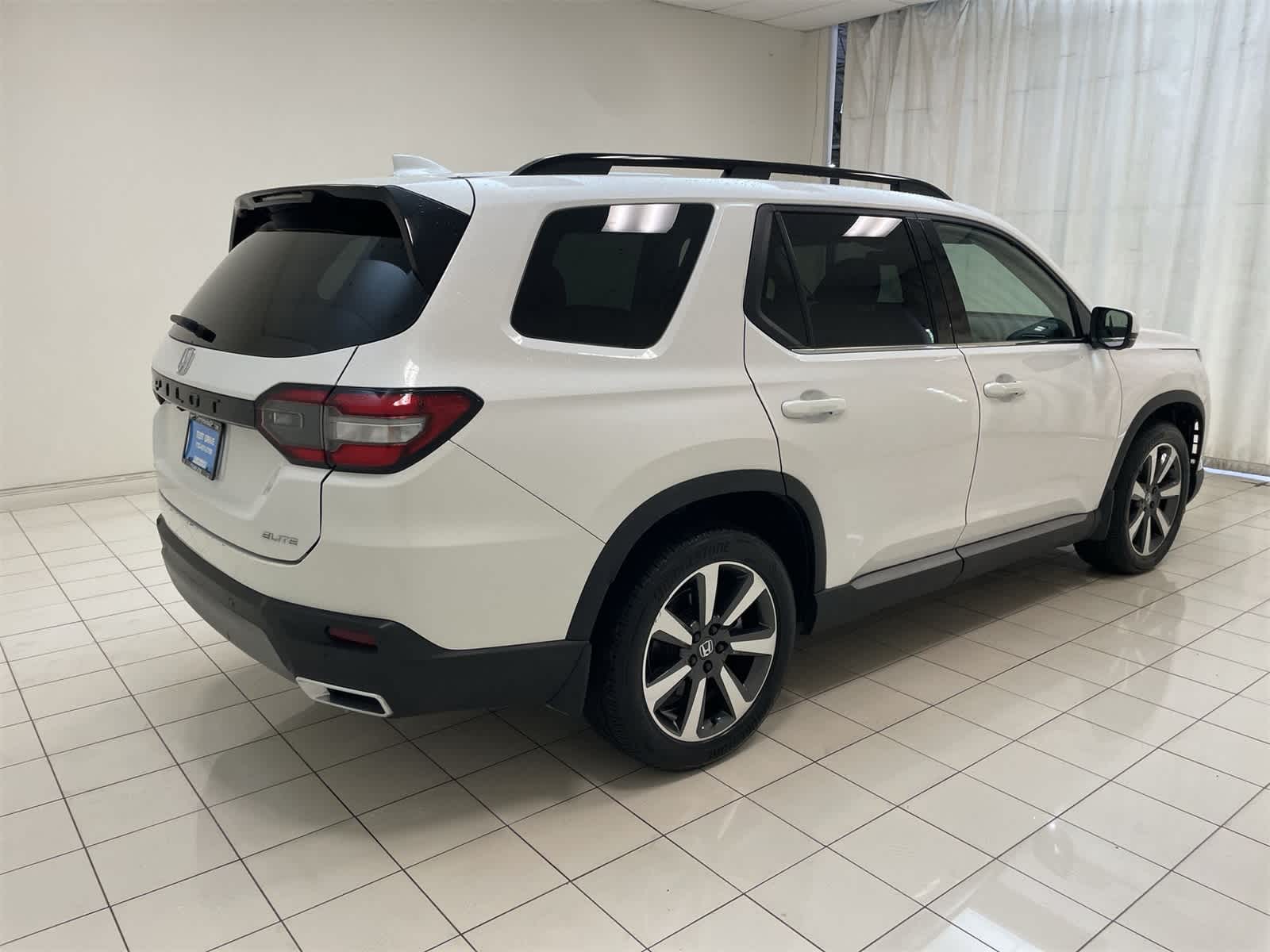 2023 Honda Pilot Elite 27