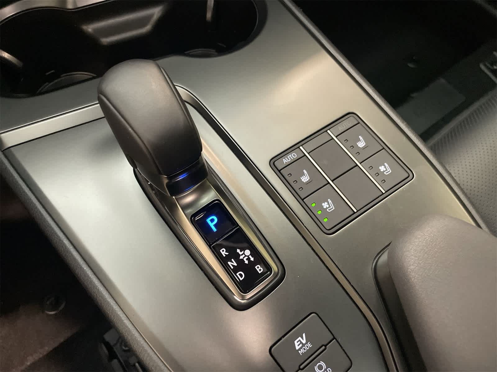 Thumbnail: 2025 Lexus UX - 9