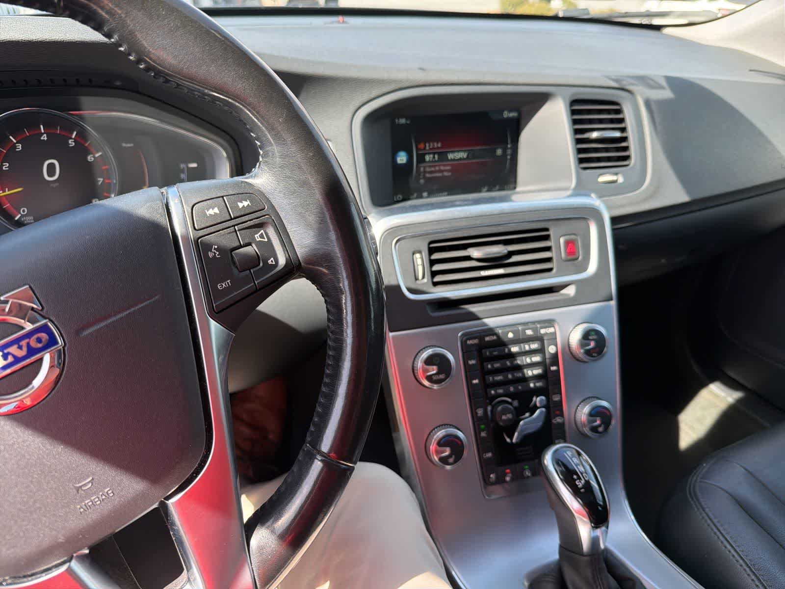 Thumbnail: 2017 Volvo V60 - 20