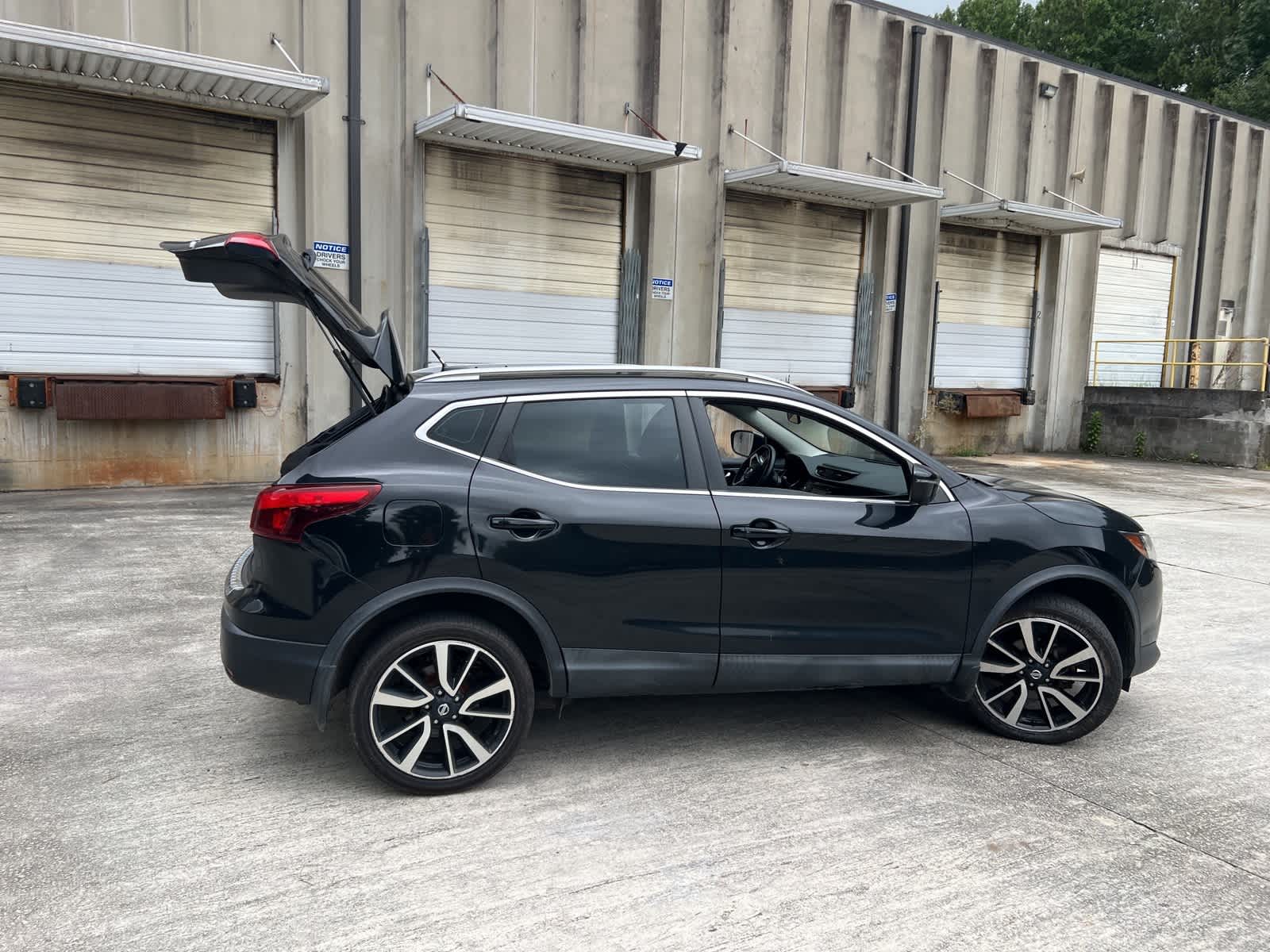 Thumbnail: 2017 Nissan Rogue Sport - 12