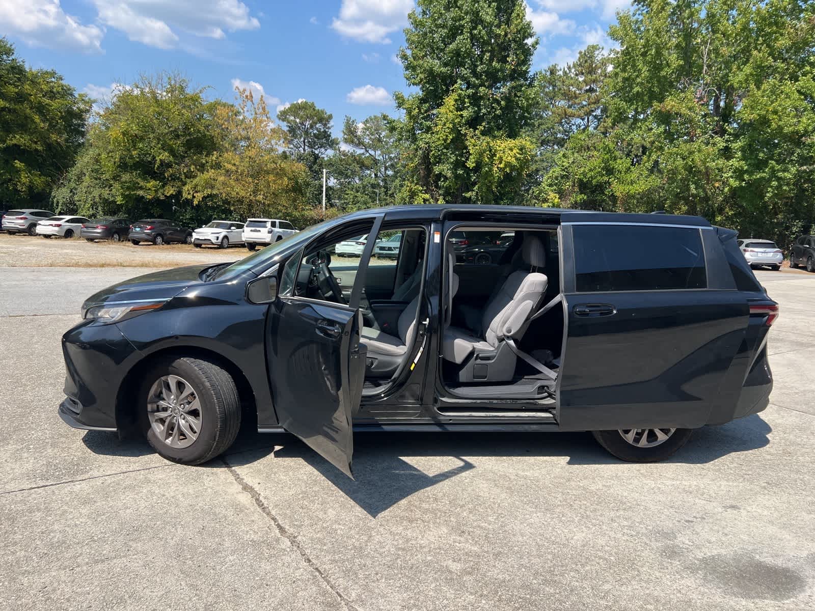 Thumbnail: 2023 Toyota Sienna - 17