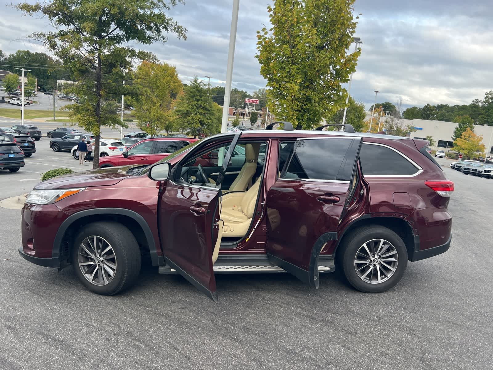 Thumbnail: 2019 Toyota Highlander - 17
