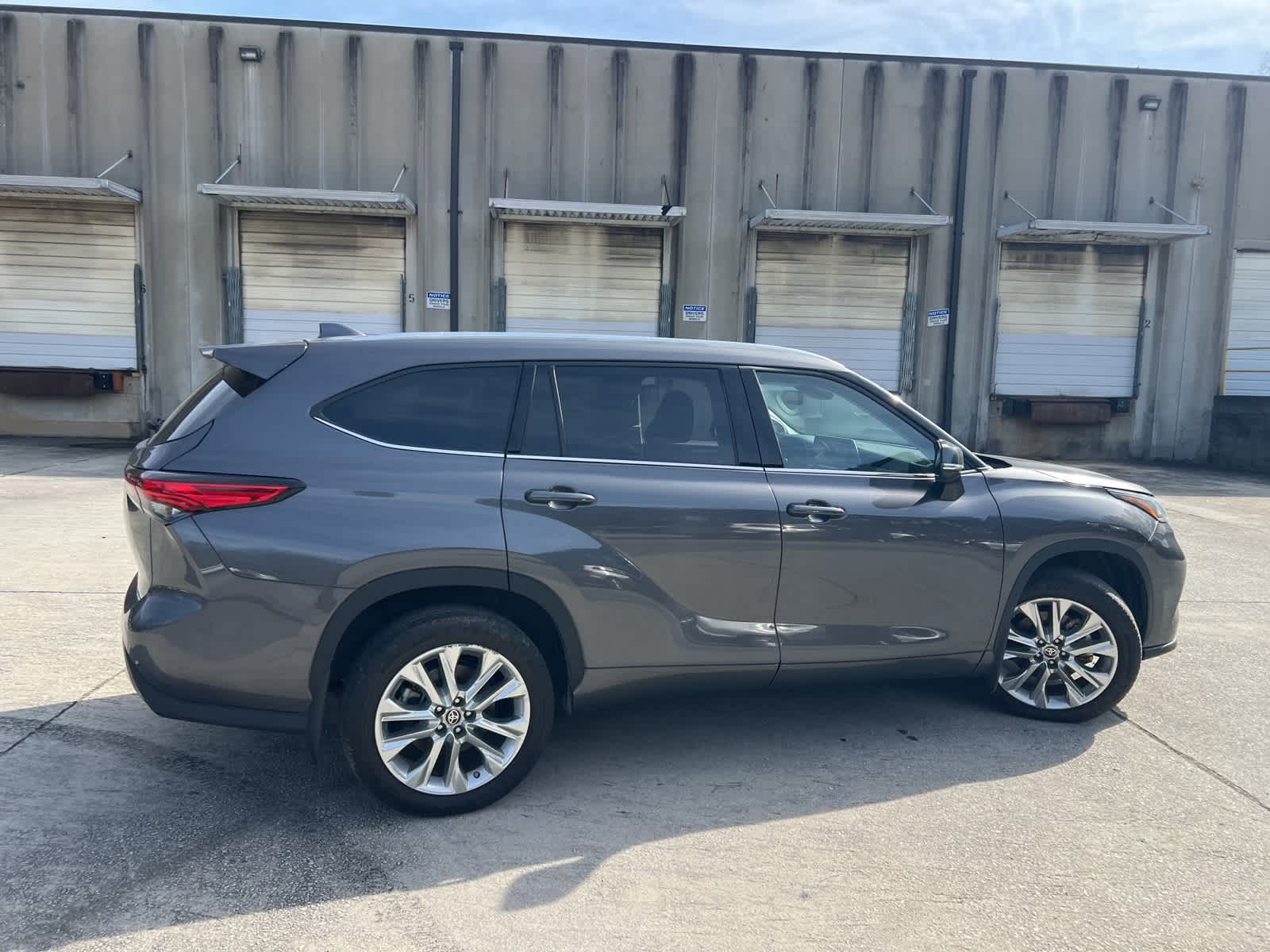 Thumbnail: 2022 Toyota Highlander - 11