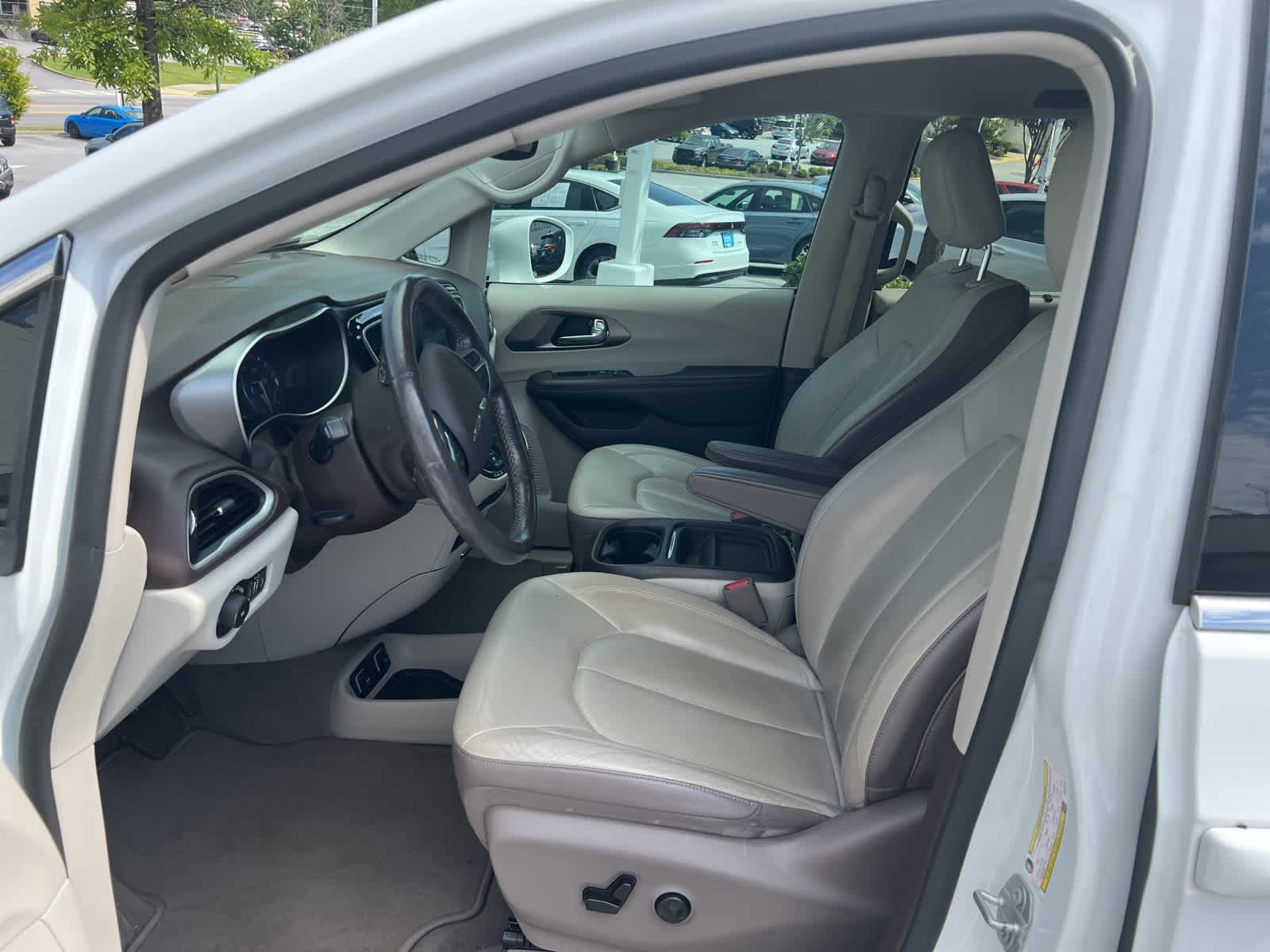 Thumbnail: 2019 Chrysler Pacifica - 18