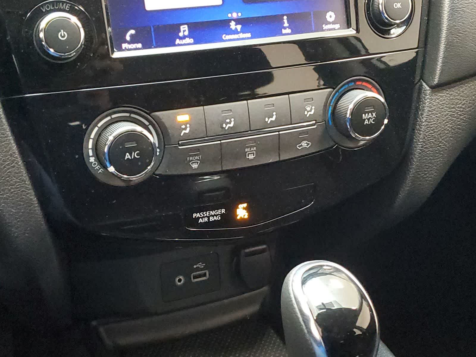 Thumbnail: 2018 Nissan Rogue - 25