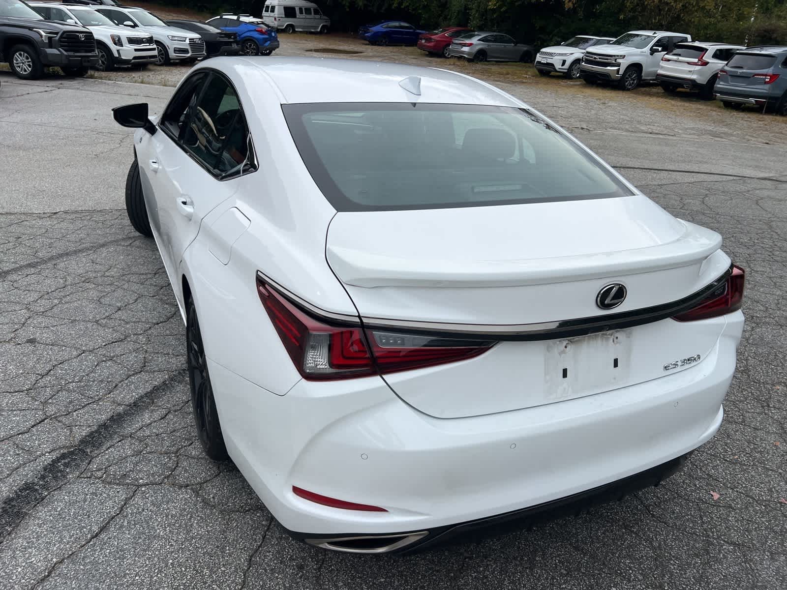 Thumbnail: 2022 Lexus ES - 8