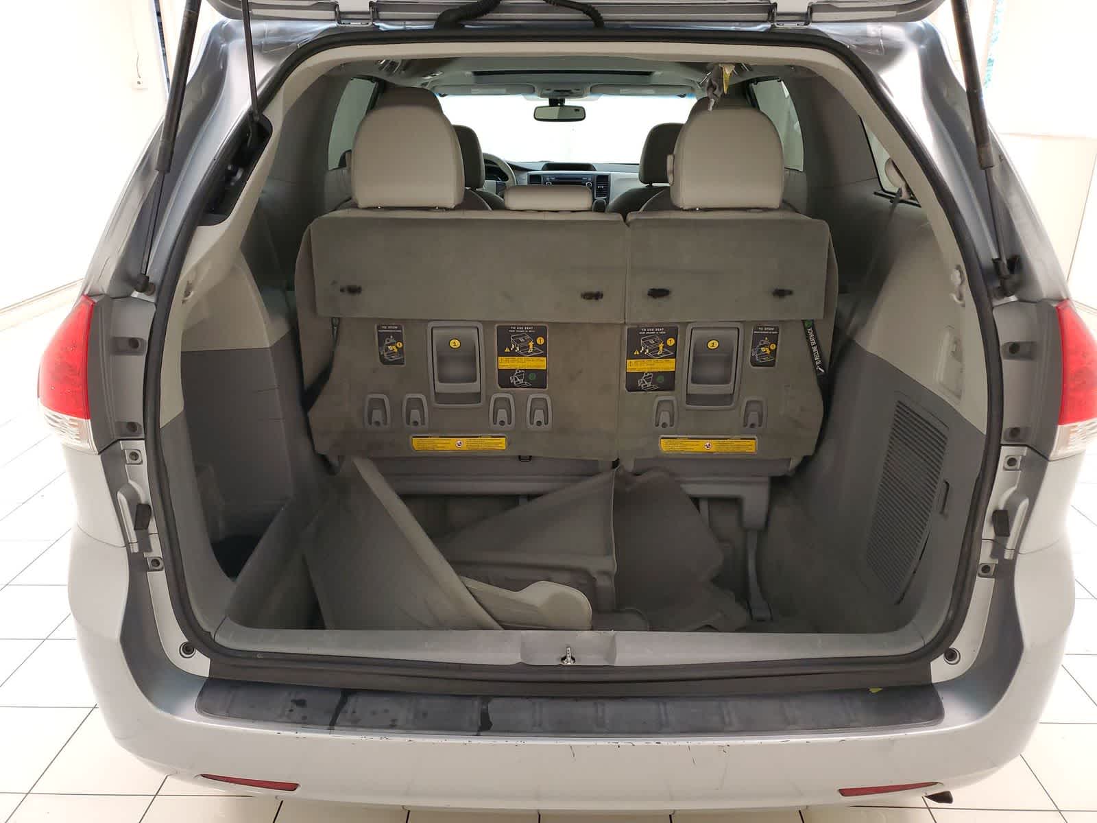 Thumbnail: 2013 Toyota Sienna - 21