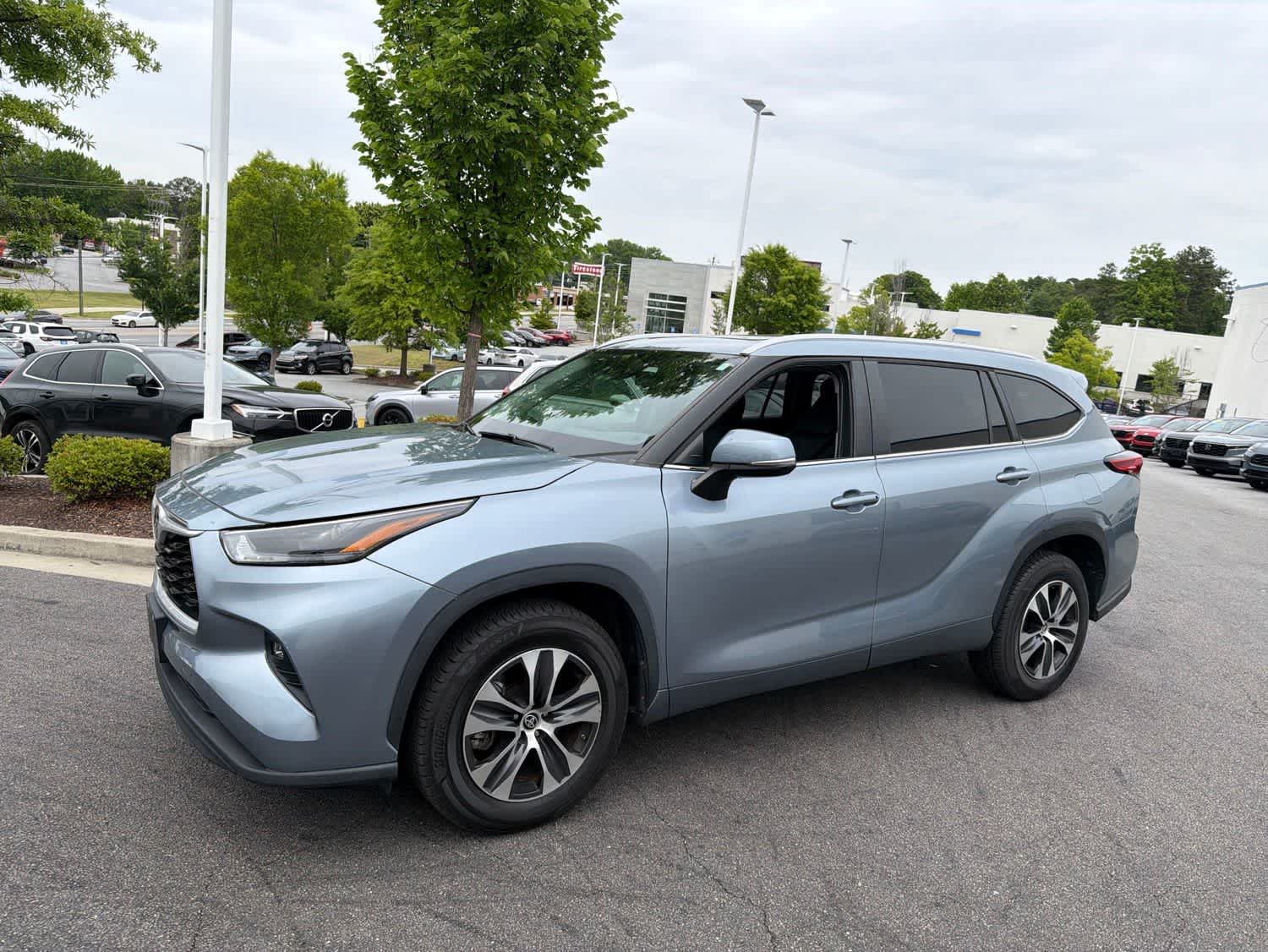 Thumbnail: 2023 Toyota Highlander - 4