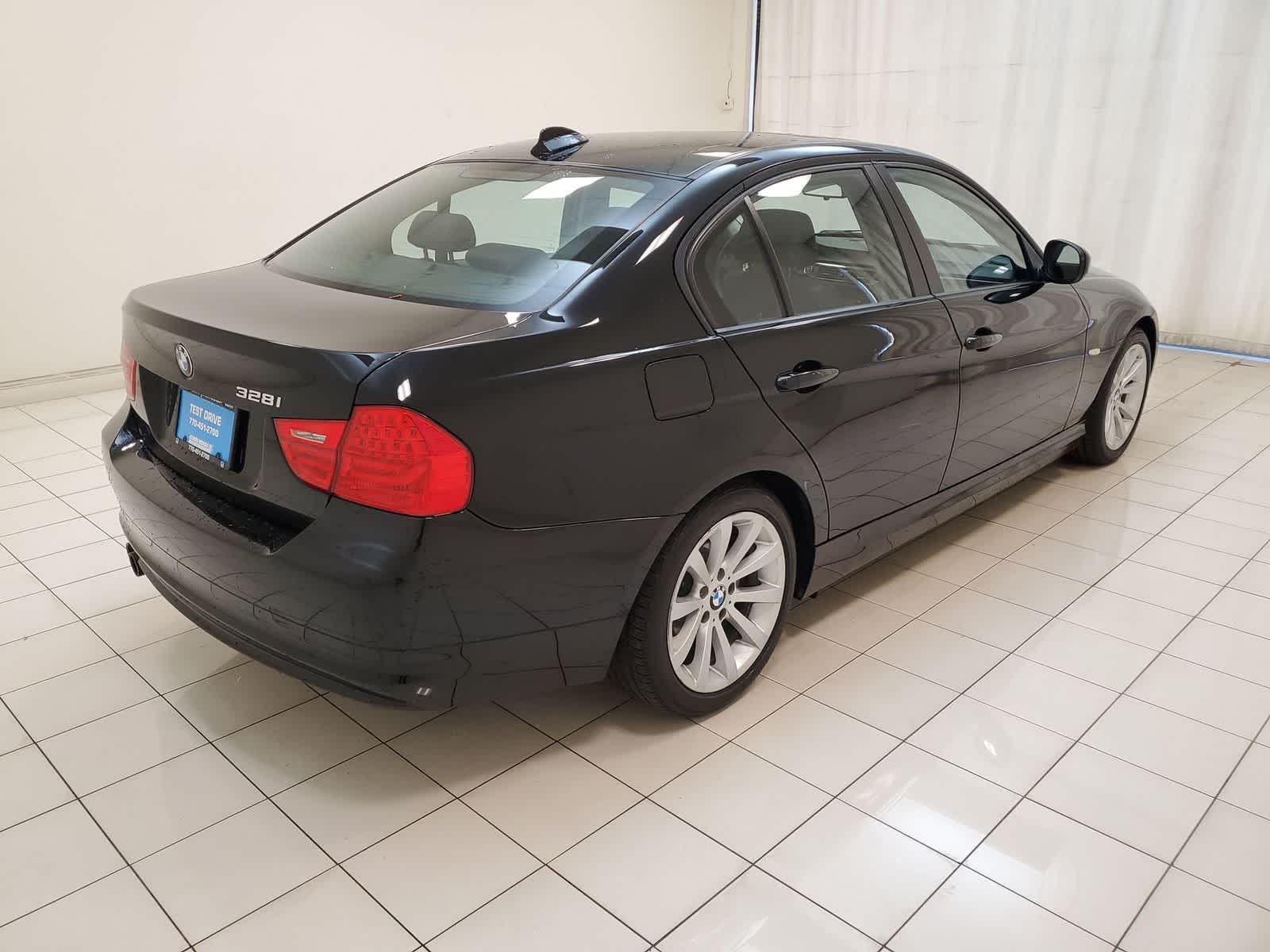 Thumbnail: 2011 BMW 3 Series - 24