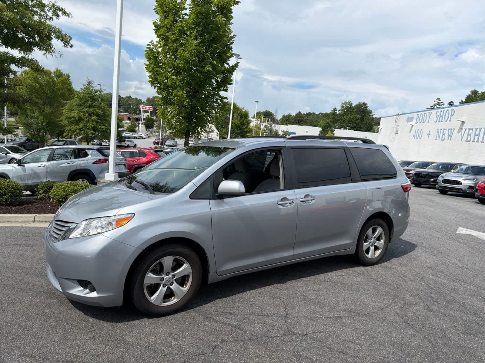 Thumbnail: 2016 Toyota Sienna - 5