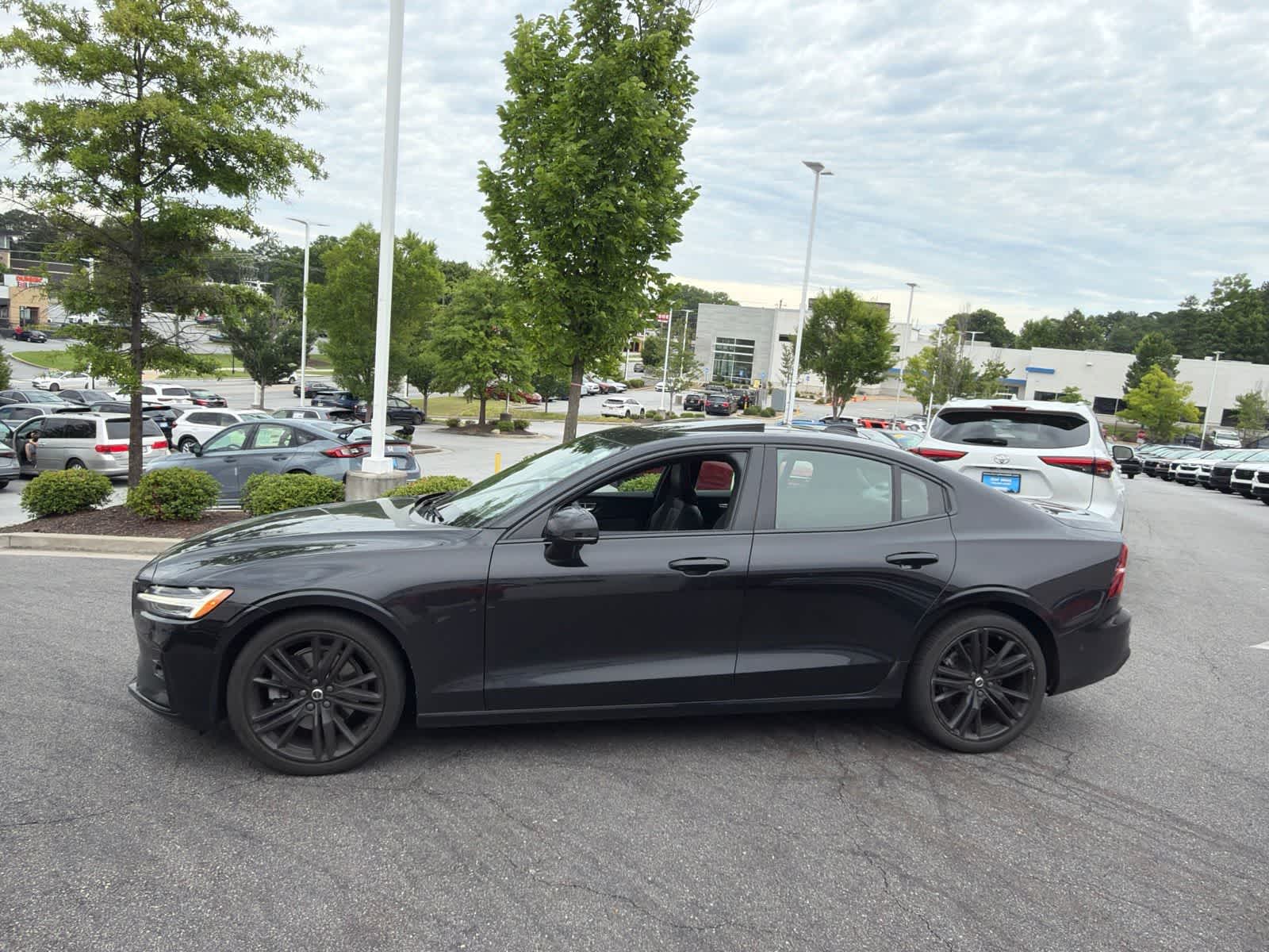 Thumbnail: 2024 Volvo S60 - 7