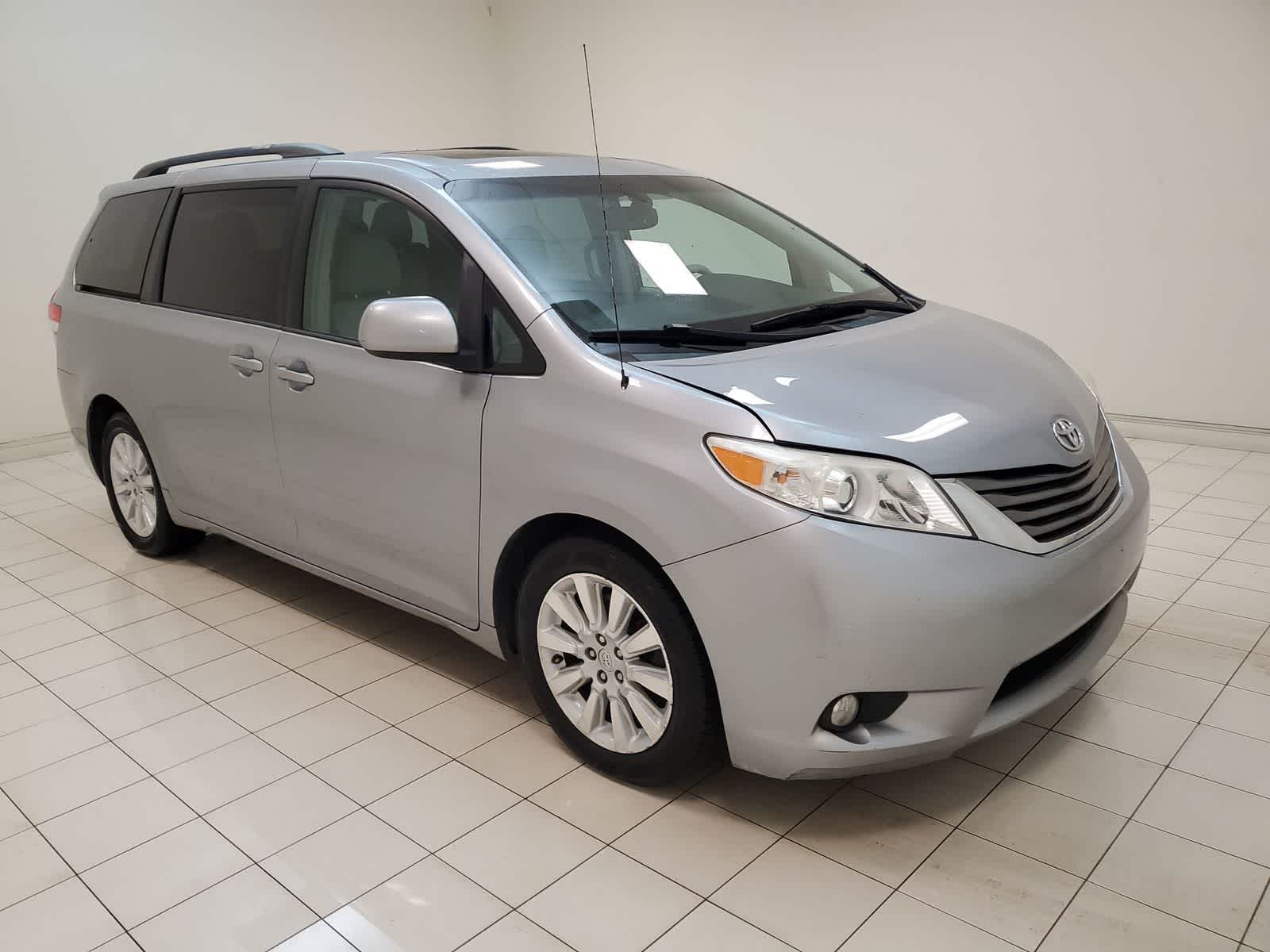 Thumbnail: 2013 Toyota Sienna - 24