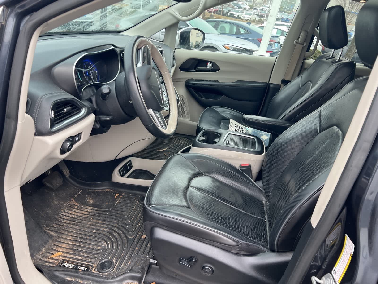 Thumbnail: 2020 Chrysler Pacifica - 18