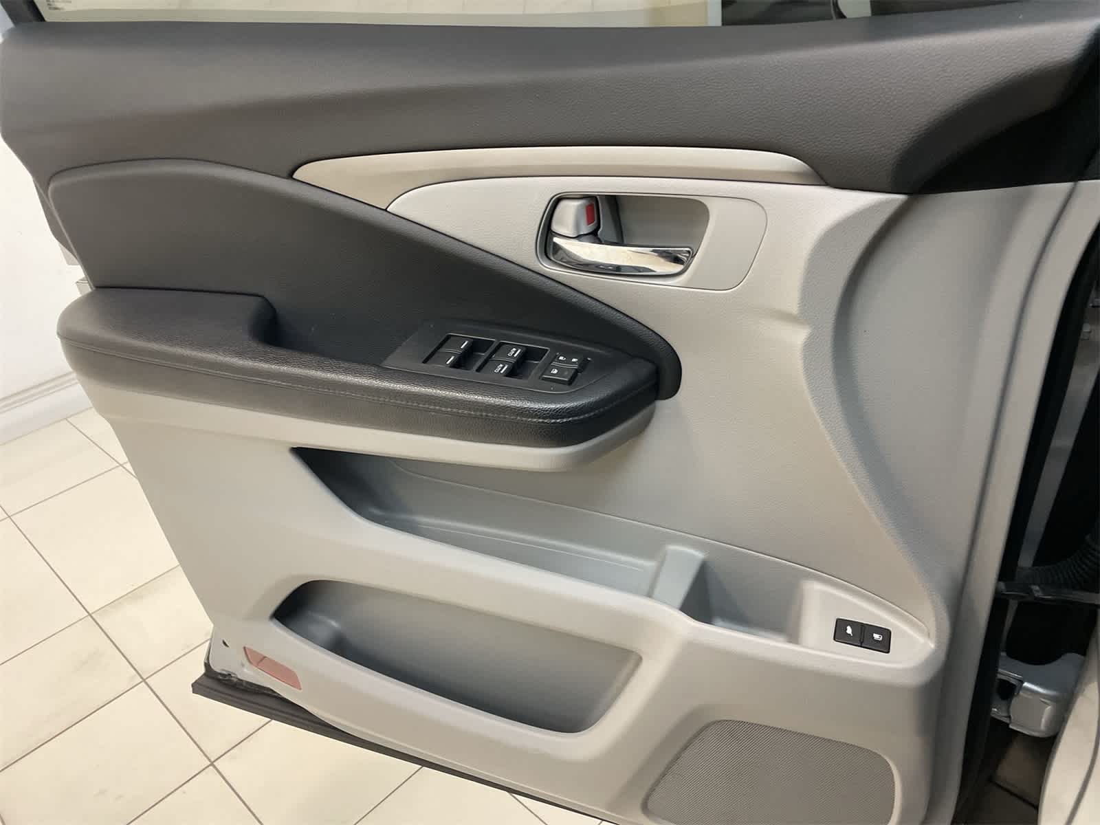 Thumbnail: 2018 Honda Pilot - 15