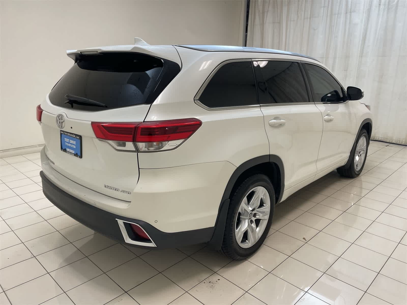 Thumbnail: 2017 Toyota Highlander - 30