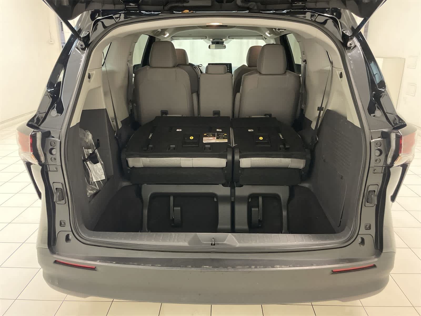 Thumbnail: 2023 Toyota Sienna - 20