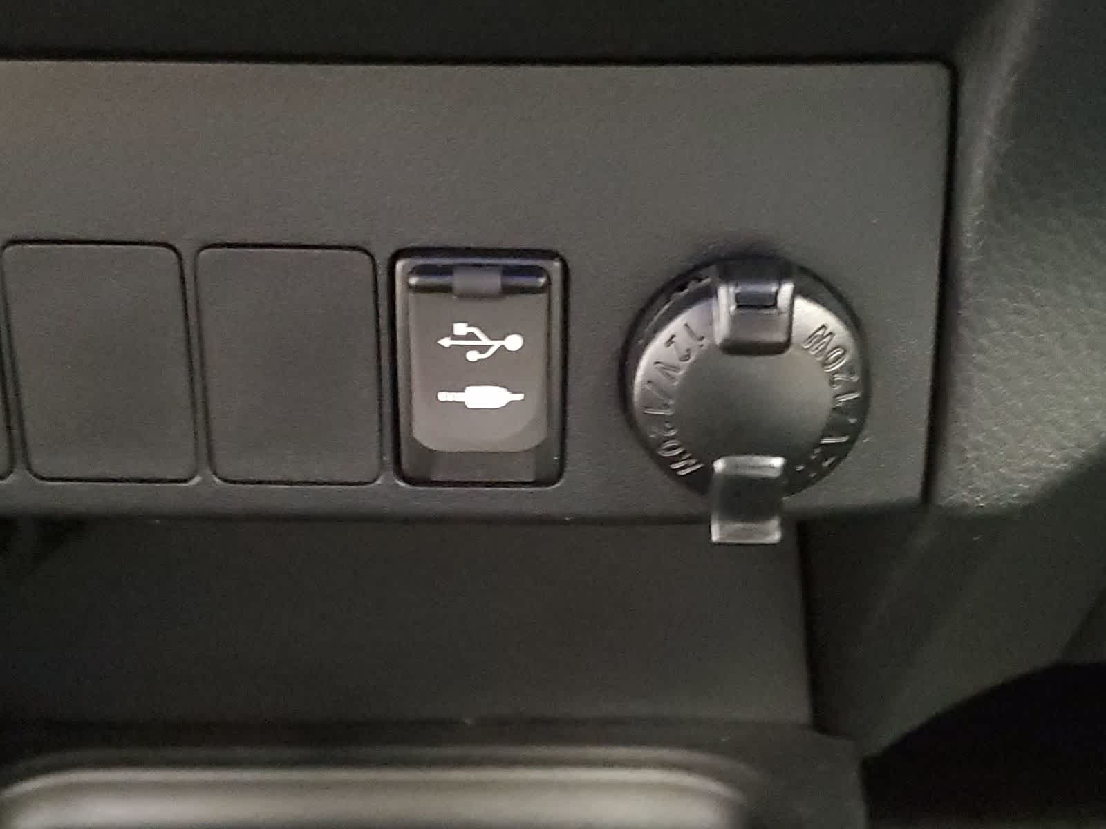 Thumbnail: 2018 Toyota RAV4 - 7