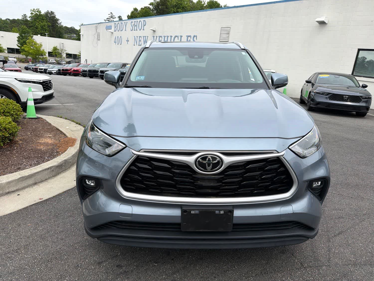 Thumbnail: 2023 Toyota Highlander - 14