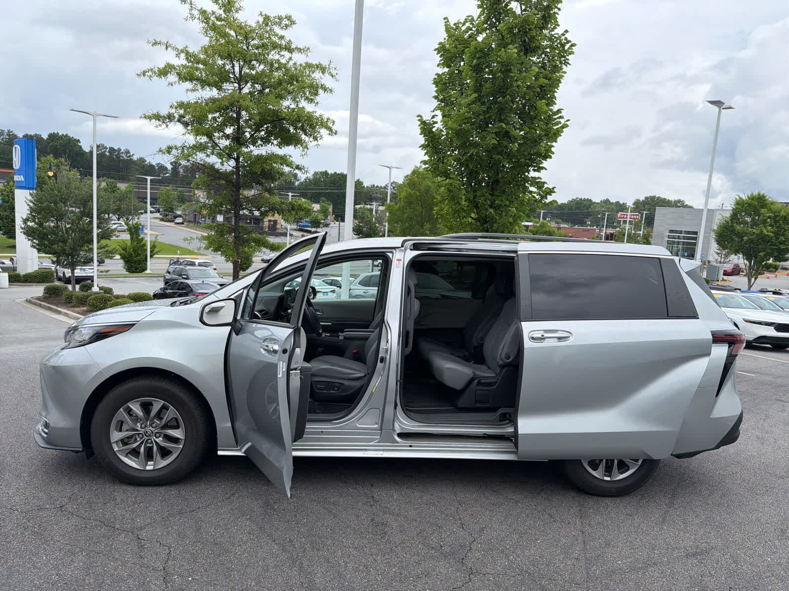Thumbnail: 2023 Toyota Sienna - 19