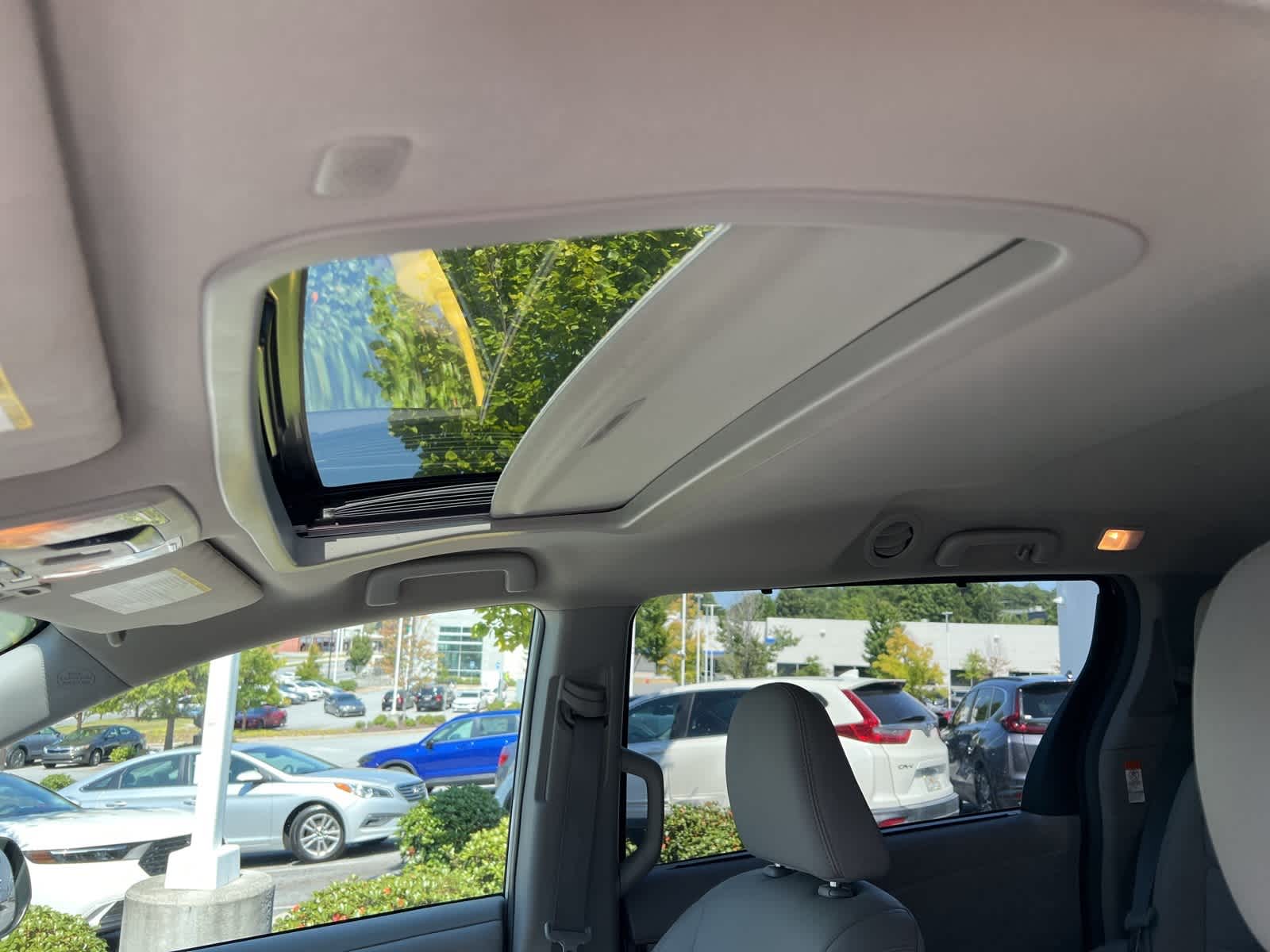 Thumbnail: 2019 Toyota Sienna - 20
