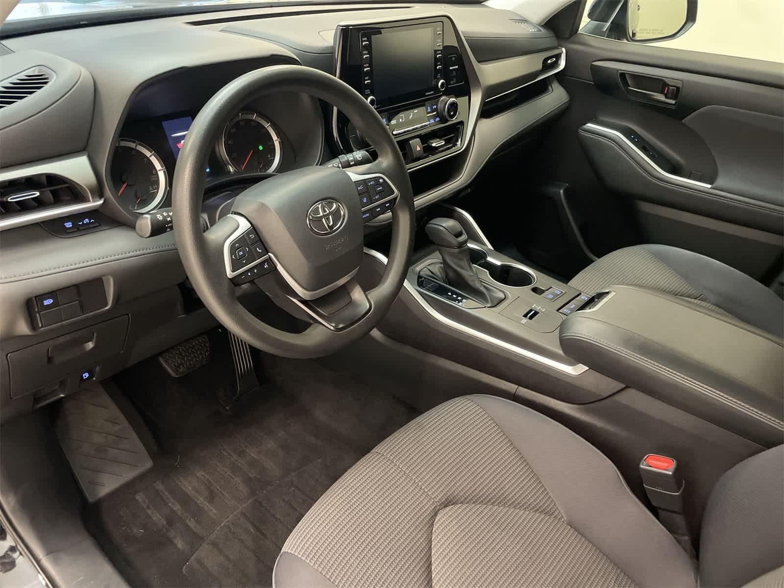 Thumbnail: 2022 Toyota Highlander - 2