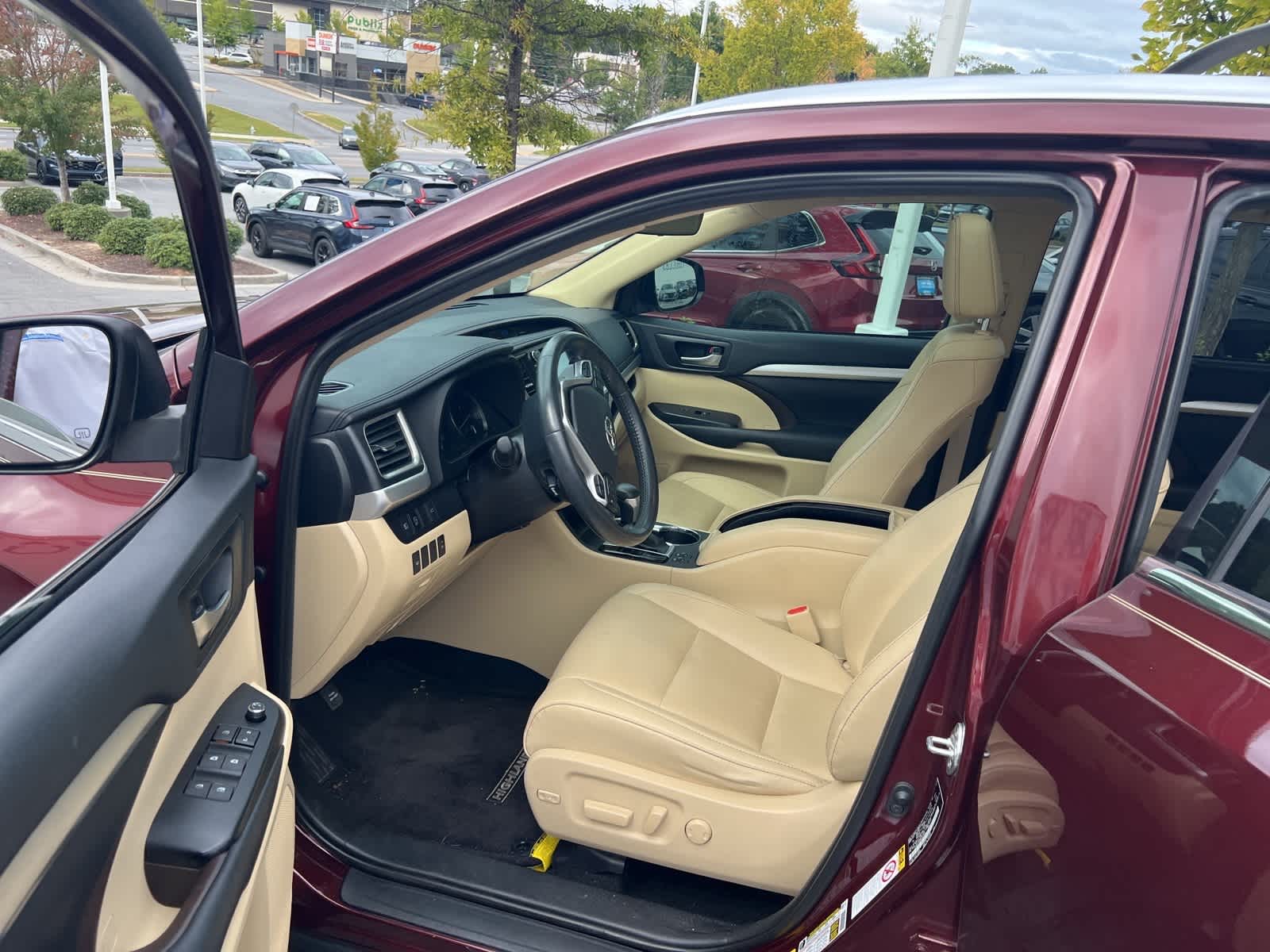 Thumbnail: 2019 Toyota Highlander - 16